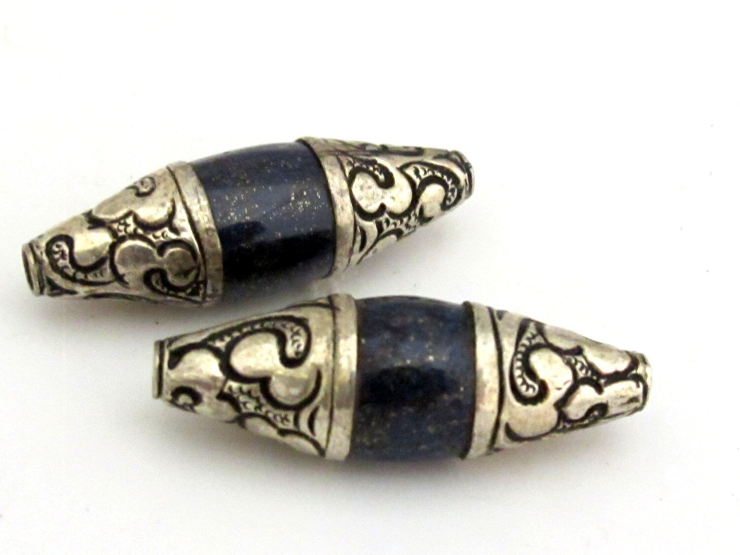 1 BEAD - Tibetan silver capped Lapis Lazuli gemstone bead from Nepal - BD694