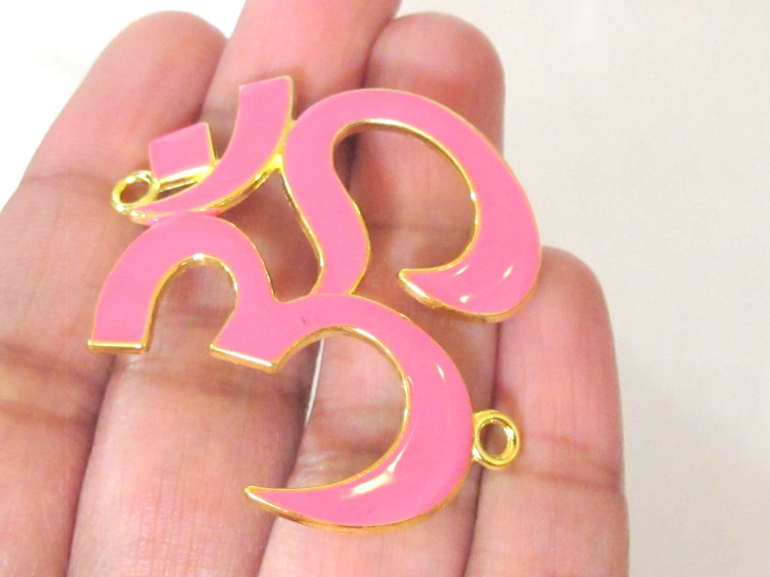 1 Pendant - Large size Hot pink enamel inlaid gold tone plated Om Pendant Bead connector - CM097