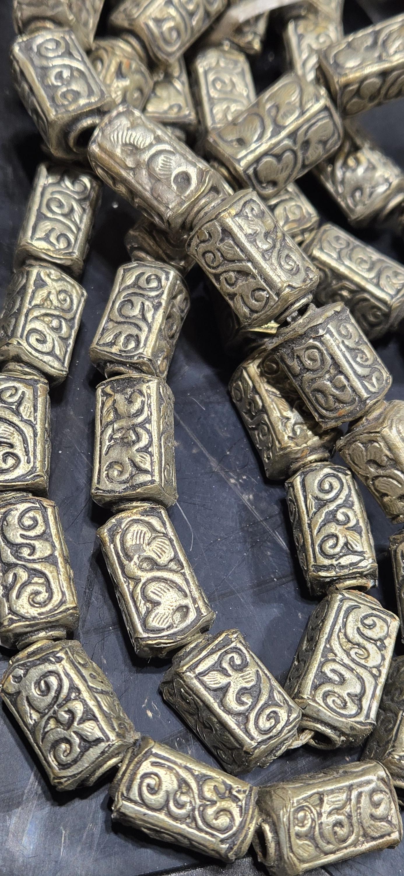 2 Beads - Tibetan antiqued silver finish repousse floral carving rectangle cube shape bead - BD903M