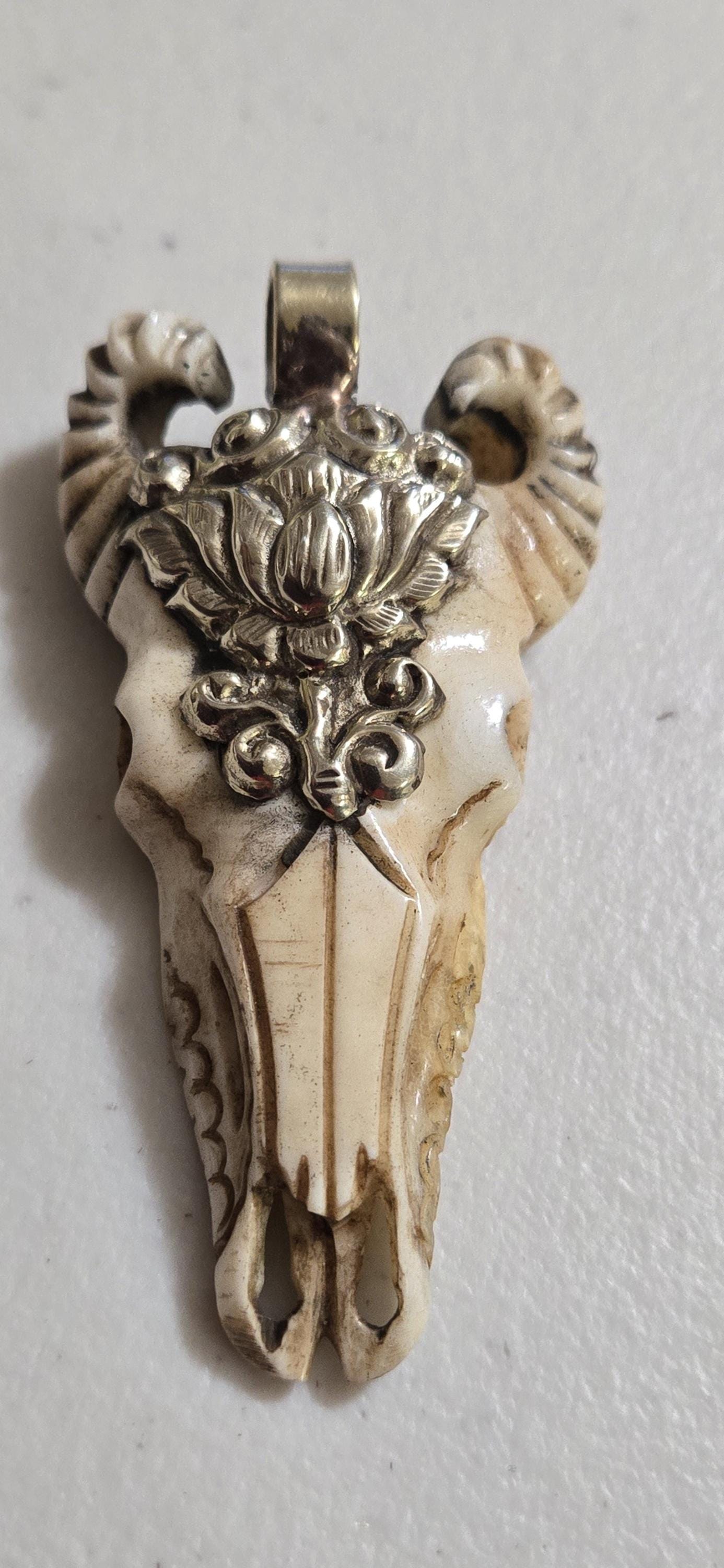 Large size recycled cattle bone bull head design skull shape pendant from Nepal- PB120S