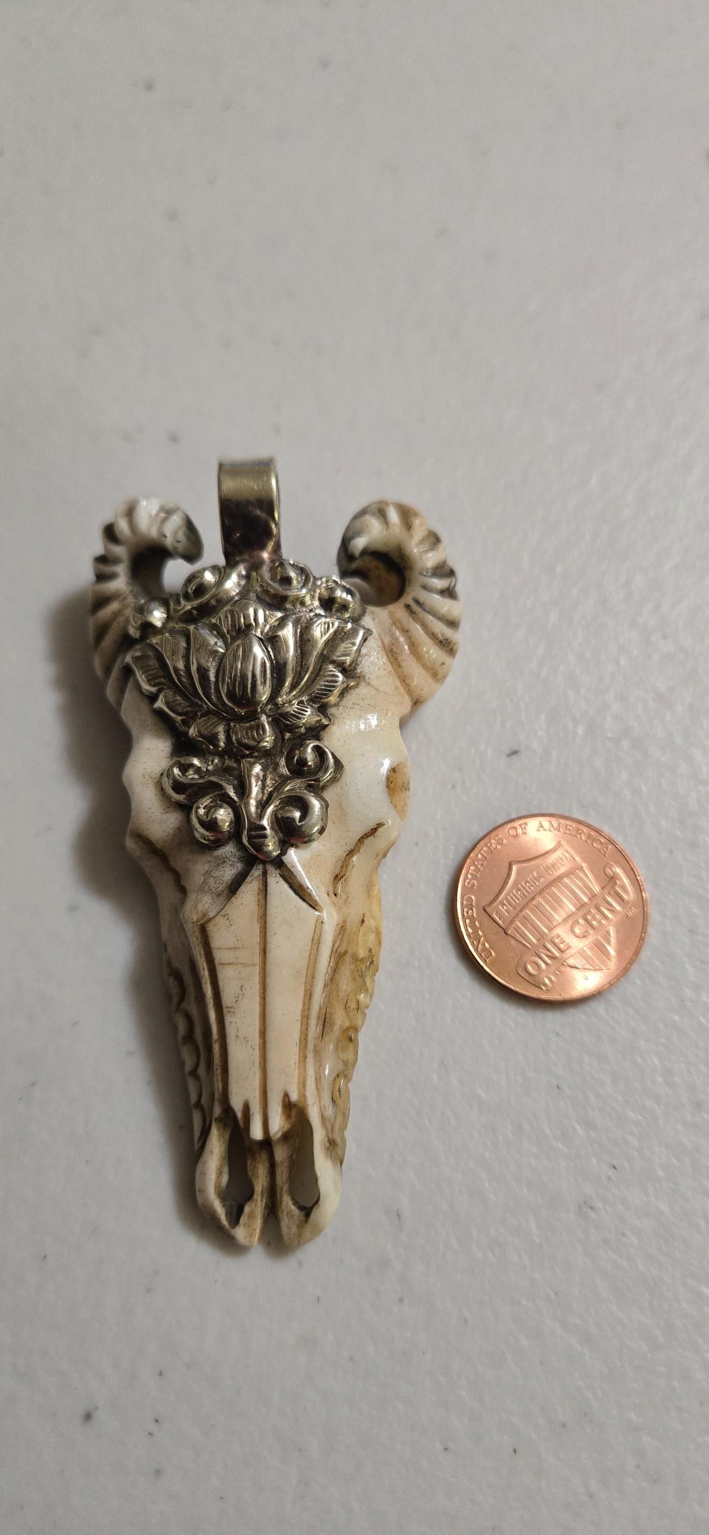 Large size recycled cattle bone bull head design skull shape pendant from Nepal- PB120S