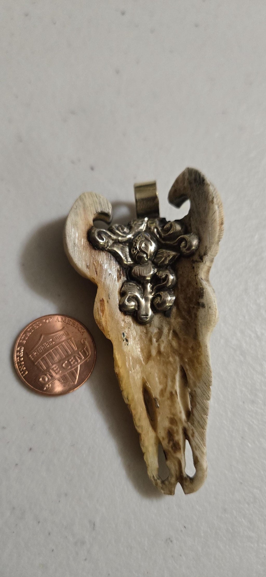 Large size recycled cattle bone bull head design skull shape pendant from Nepal- PB120S