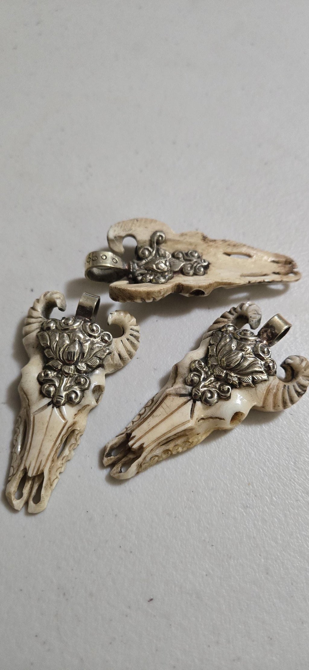 Large size recycled cattle bone bull head design skull shape pendant from Nepal- PB120S