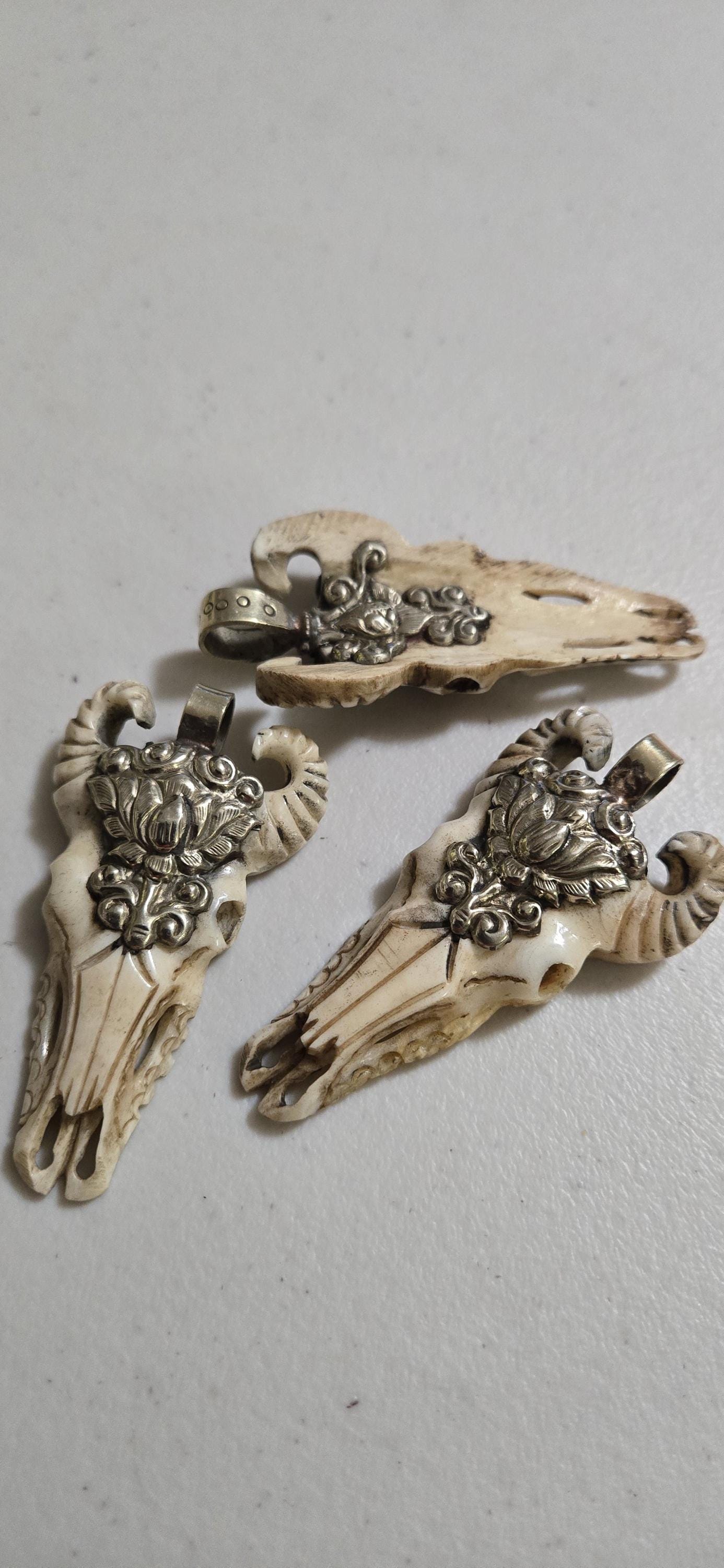 Large size recycled cattle bone bull head design skull shape pendant from Nepal- PB120S