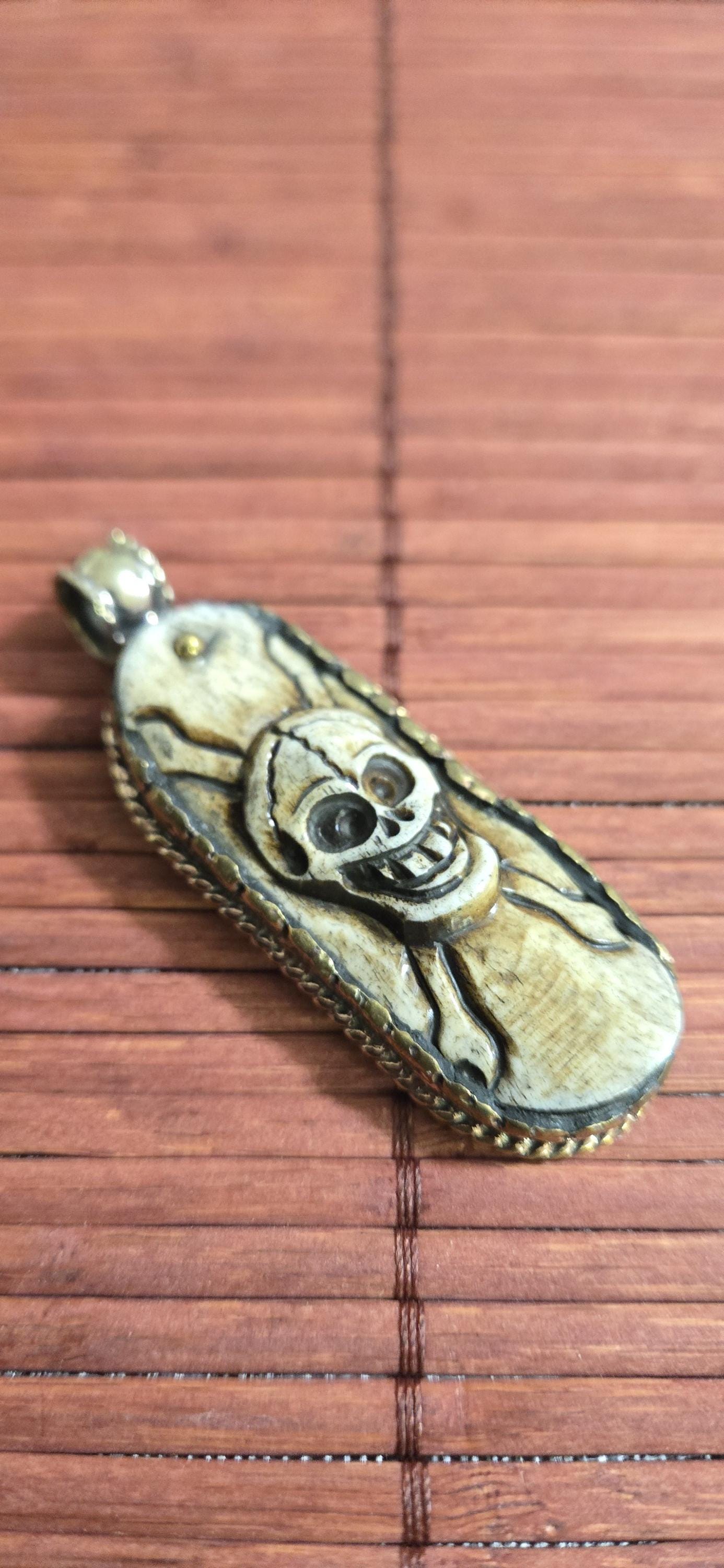 1 Pendant - Tribal design carved skeleton head recycled cattle bone pendant with floral carving reverse side Nepal - PB002C