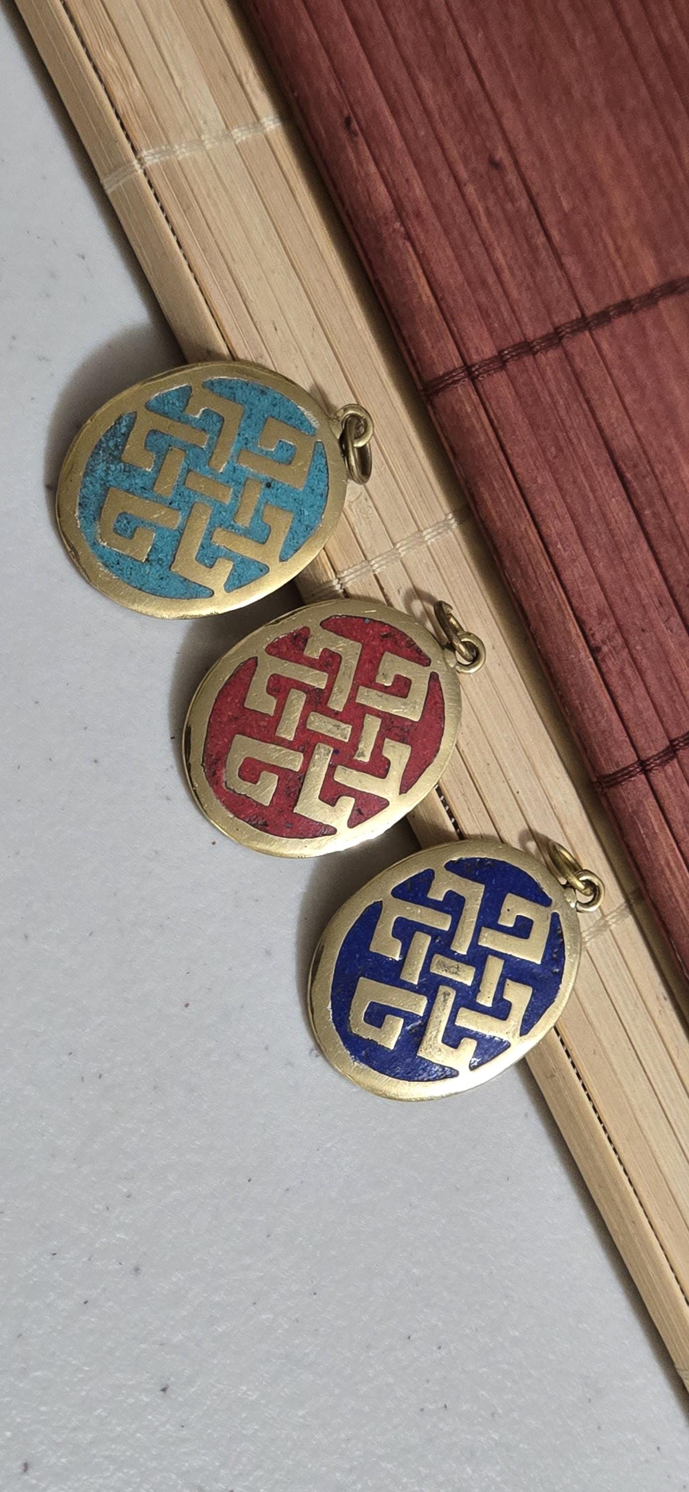 1 PENDANT - Tibetan infinity endless knot symbol brass pendant from Nepal - PM448