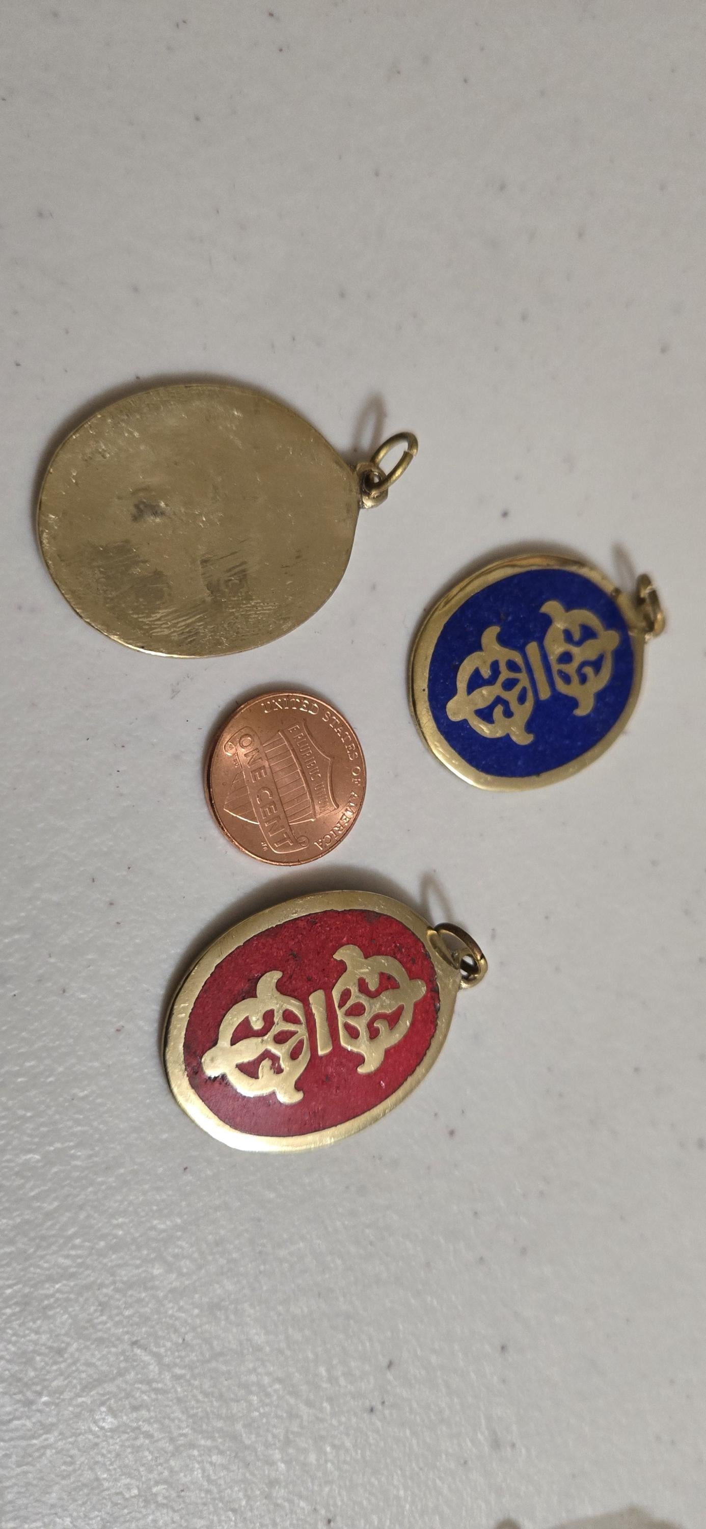 1 PENDANT - Tibetan vajra symbol brass pendant from Nepal - PM449