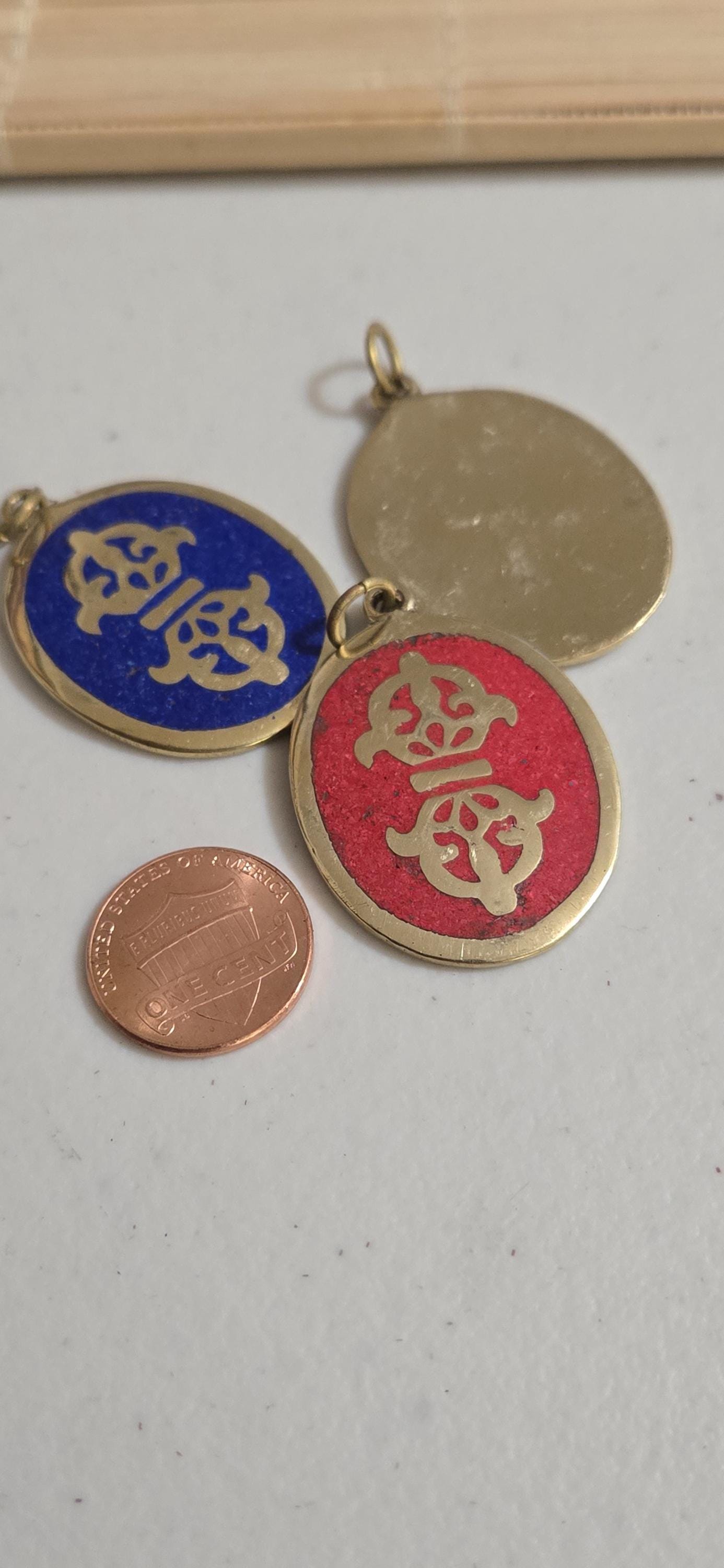 1 PENDANT - Tibetan vajra symbol brass pendant from Nepal - PM449