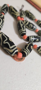 Vintage Tibetan agate beads from Nepal - 1 strand 16 beads - GM035A
