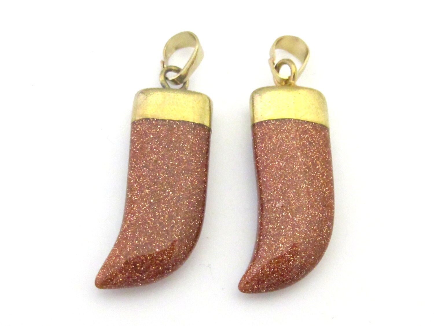 1 Pendant - Beautiful golden sandstone gemstone horn shape pendant with golden bail - PM324E