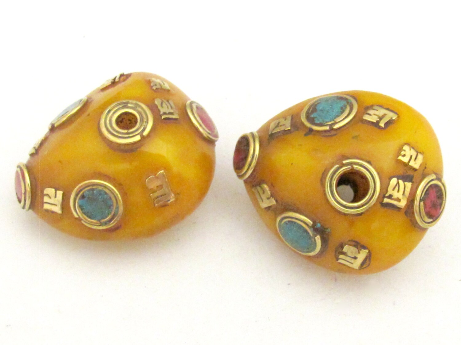1 Bead - Beautiful reversible Tibetan copal resin beads with brass Om mantra and turquoise inlay - BD721