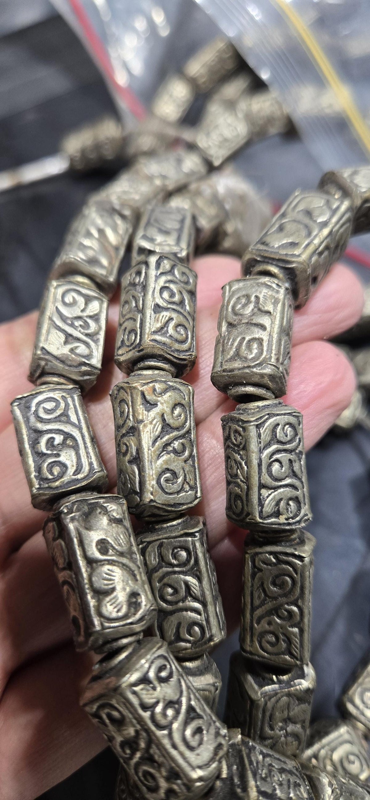 2 Beads - Tibetan antiqued silver finish repousse floral carving rectangle cube shape bead - BD903M