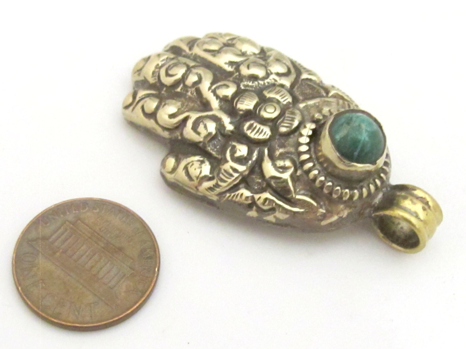 1 Pendant - Tibetan silver Buddha hand detailed repousse pendant with turquoise inlay and reverse floral details - PM339D