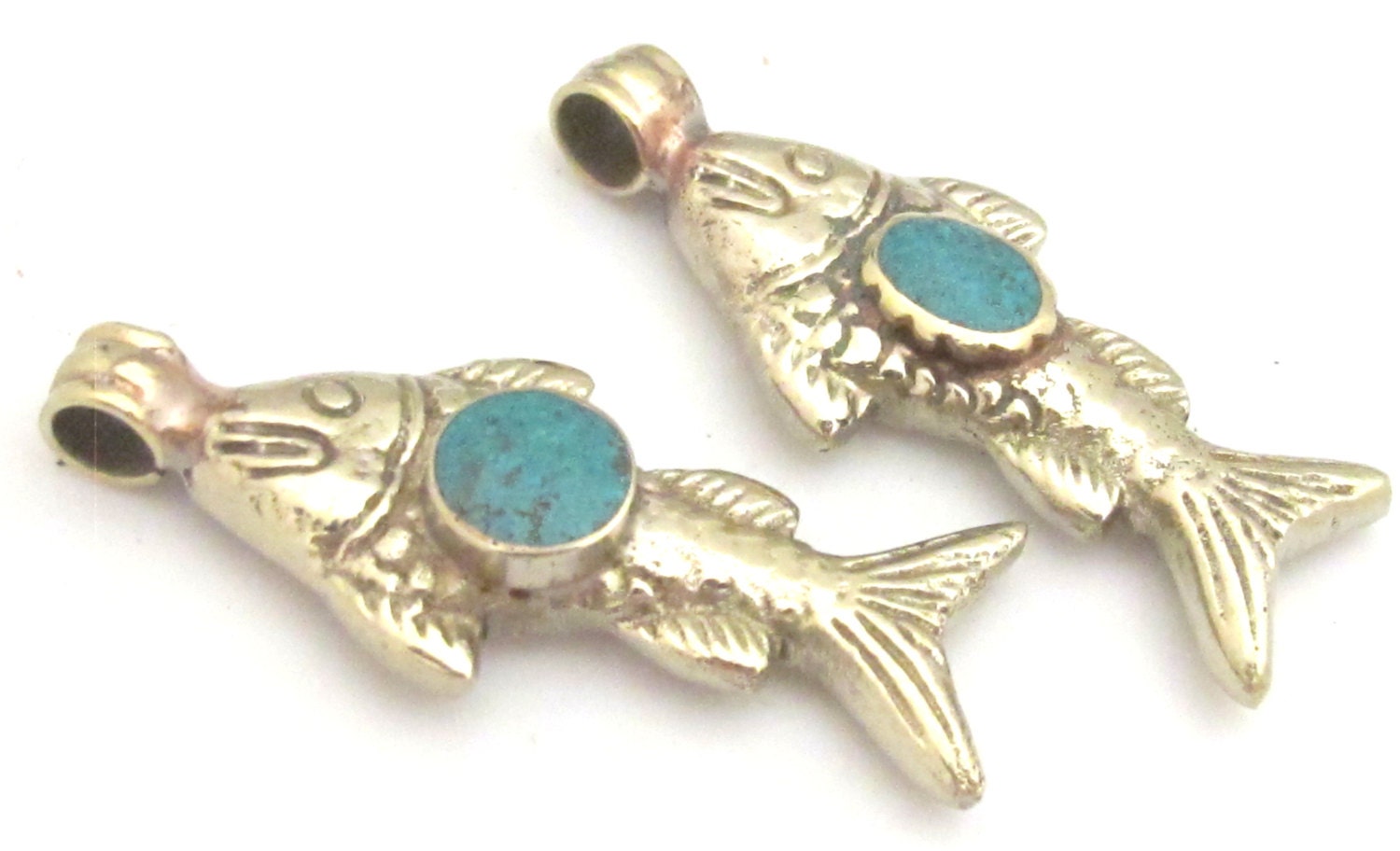 1 Pendant - Tibetan antiqued silver finish fish repousse pendant with turquoise inlay - PM342A