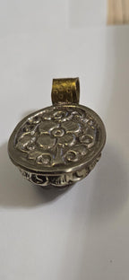 1 Pendant - Unique Nepalese carved grooved carnelian agate gemstone tibetan pendant with floral carving reverse side - PM456G