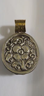 1 Pendant - Unique Nepalese carved grooved carnelian agate gemstone tibetan pendant with floral carving reverse side - PM456G