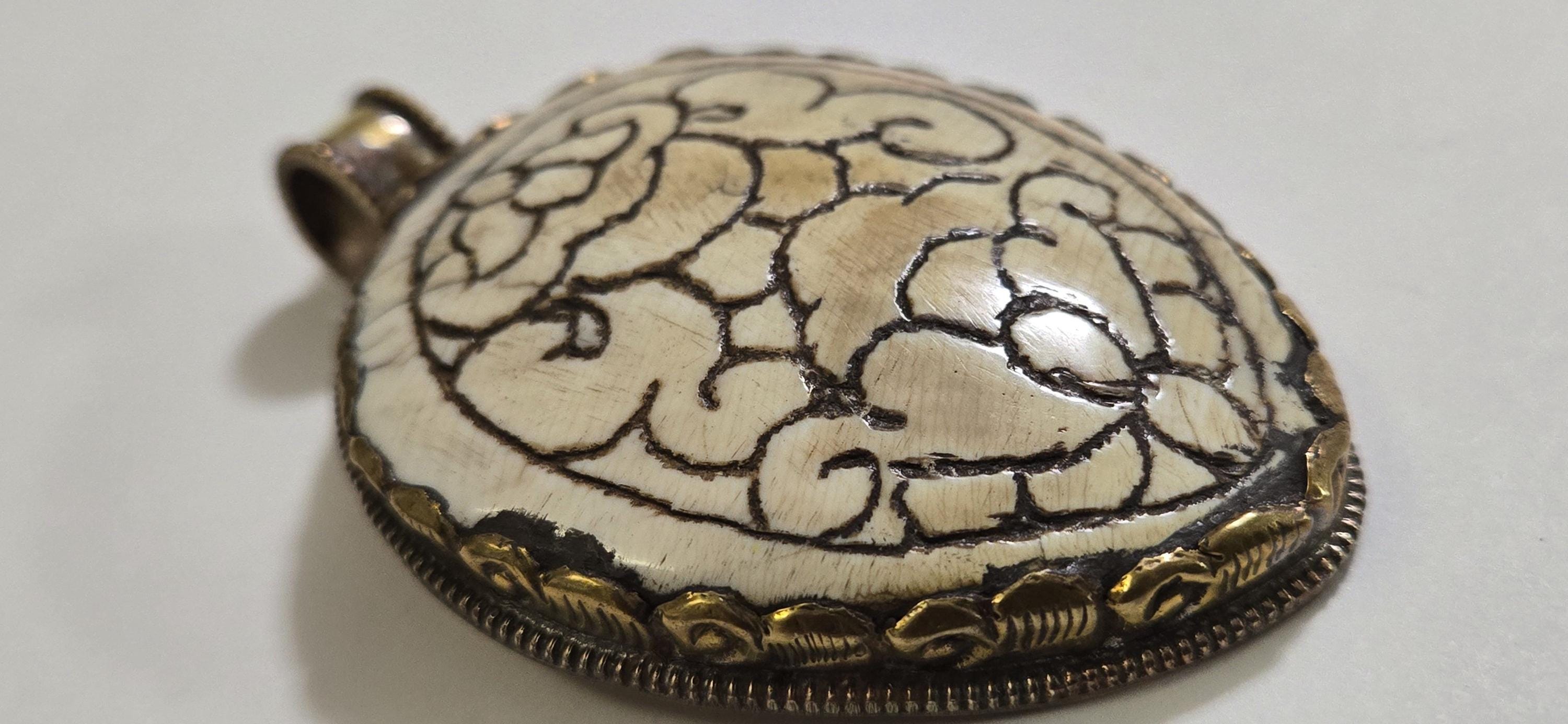 Hand carved tribal floral design large heavy Tibetan naga conch shell brass pendant with reverse phoenix bird design PM335D
