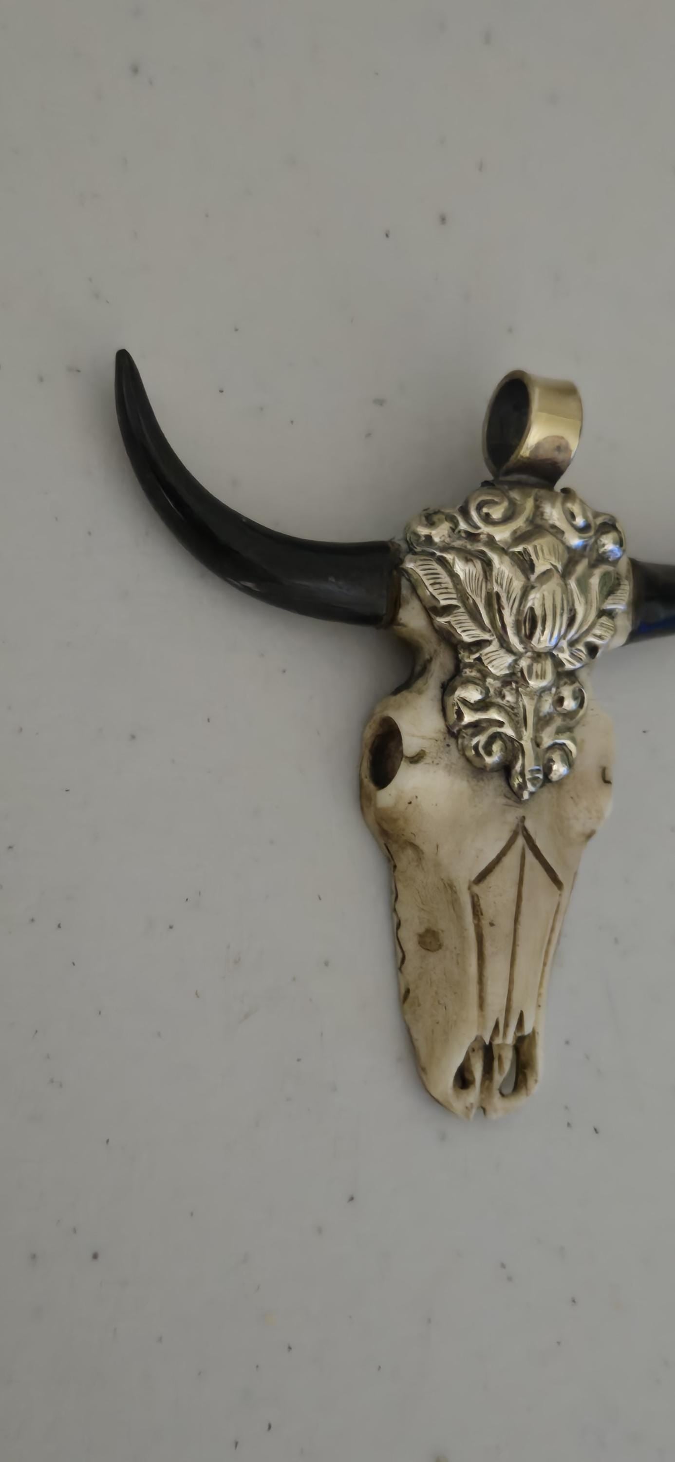 1 Pendant - Large unique gorgeous cattle skull head double horn design recycled cattle bone pendant from Nepal - PB120R
