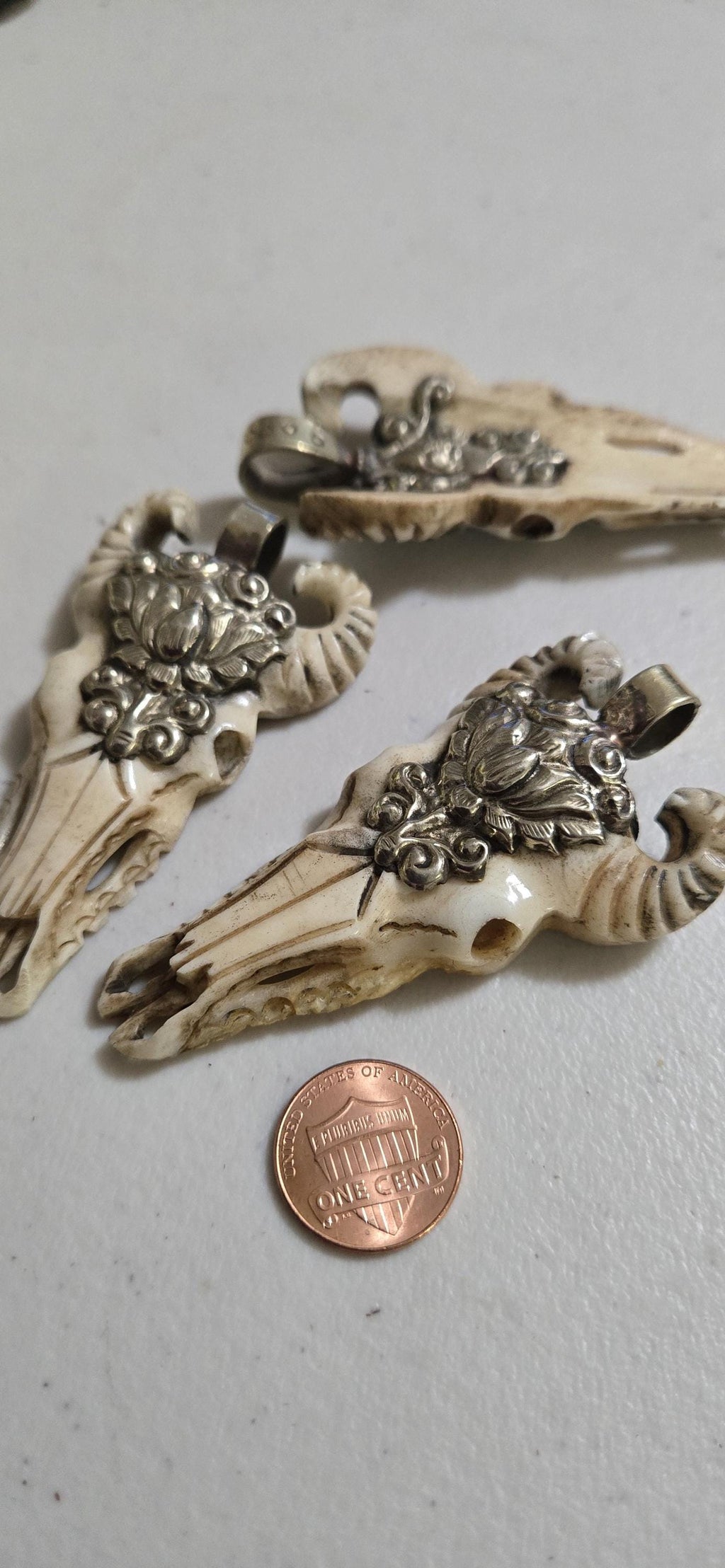 Large size recycled cattle bone bull head design skull shape pendant from Nepal- PB120S