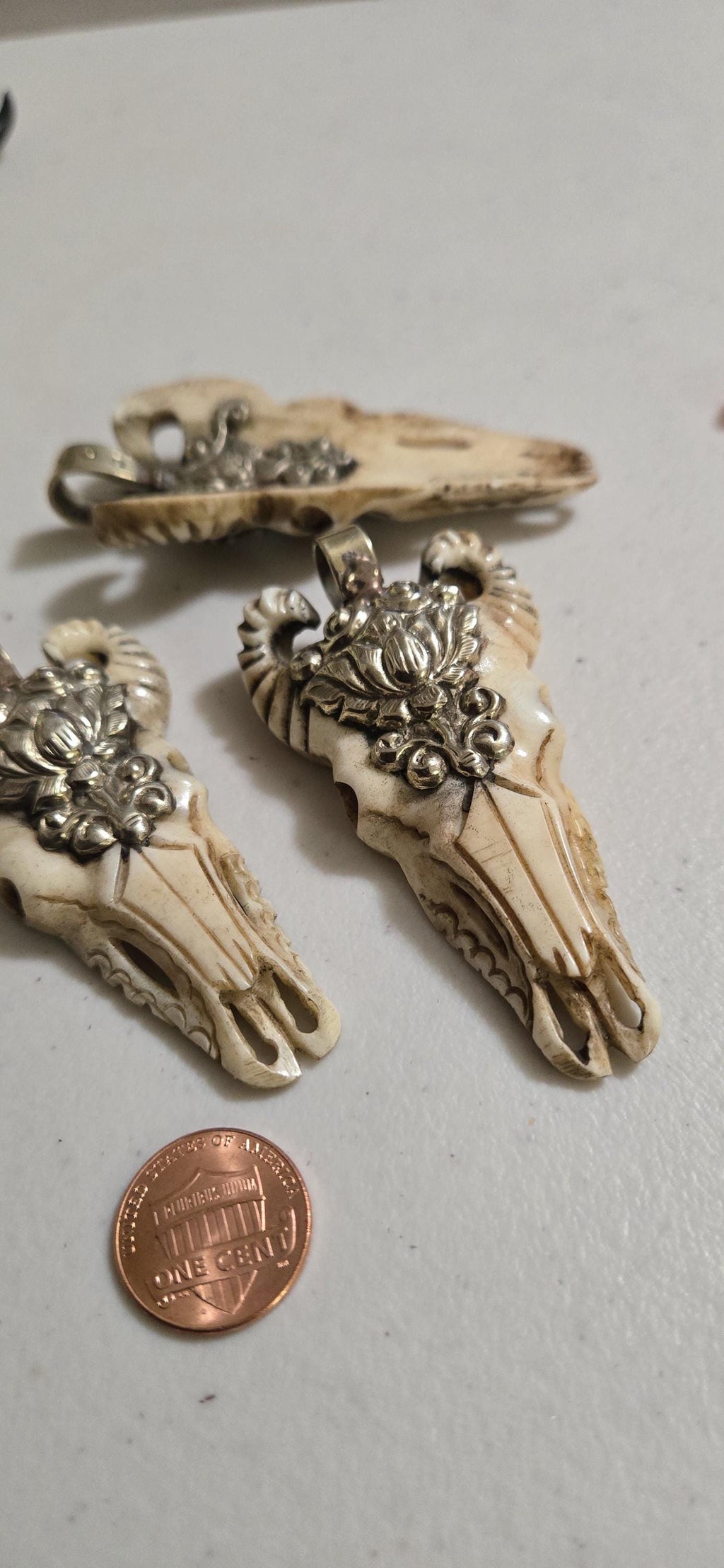 Large size recycled cattle bone bull head design skull shape pendant from Nepal- PB120S