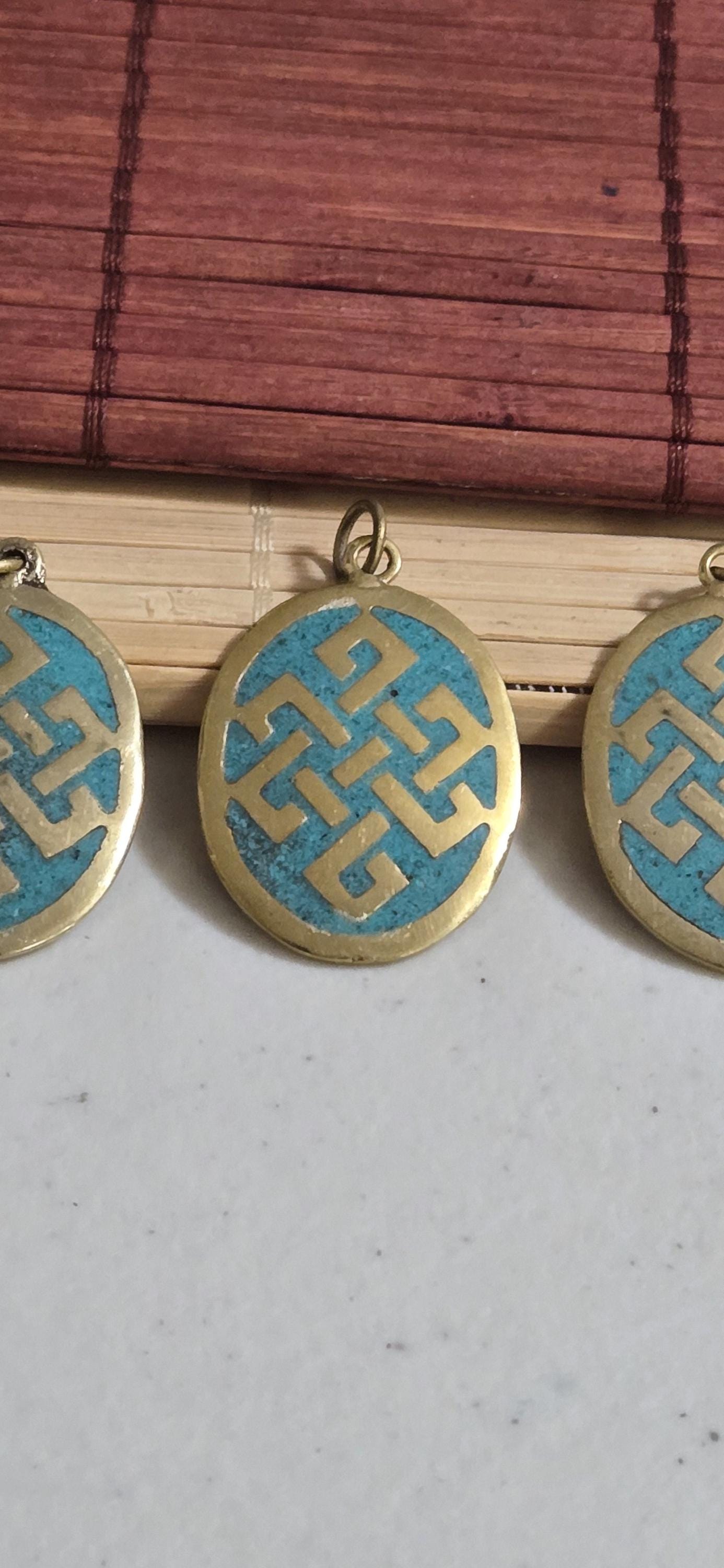 1 PENDANT - Tibetan infinity endless knot symbol brass pendant from Nepal - PM448