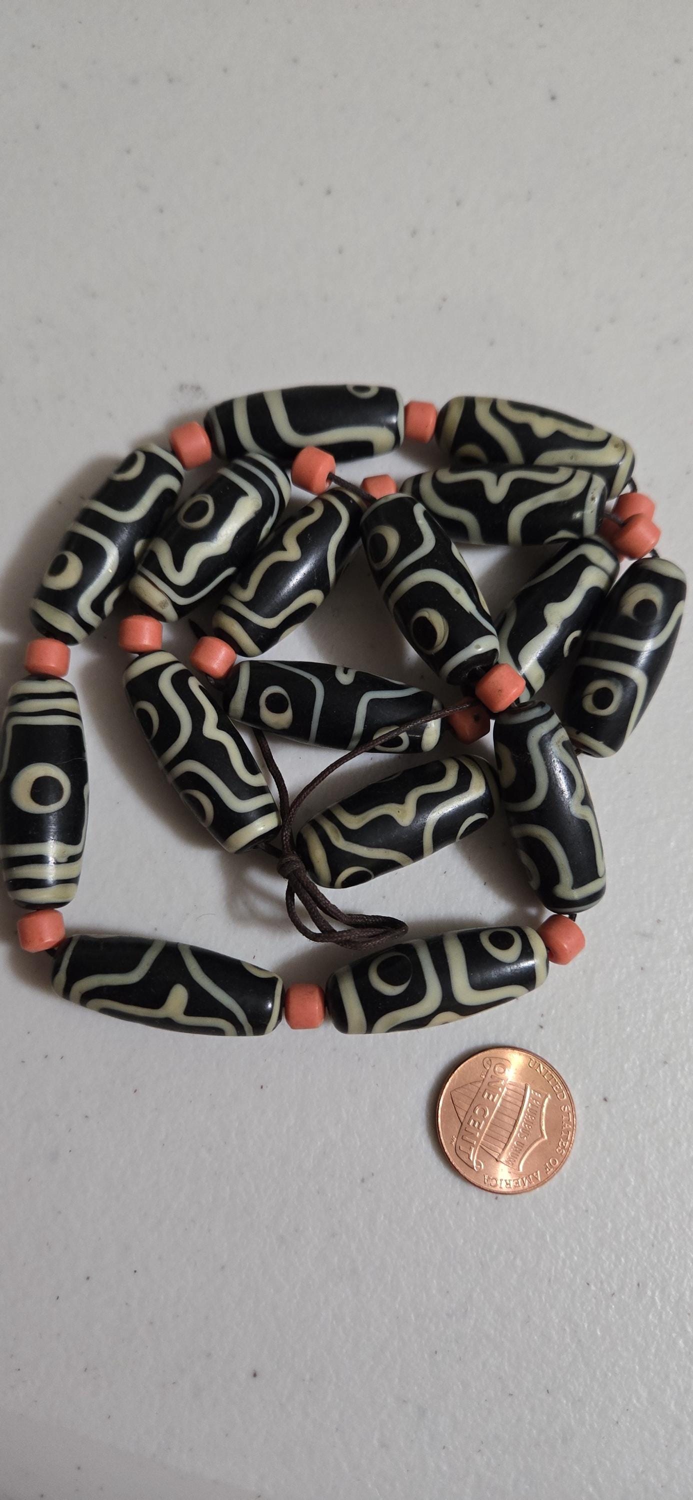 Vintage Tibetan agate beads from Nepal - 1 strand 16 beads - GM035A