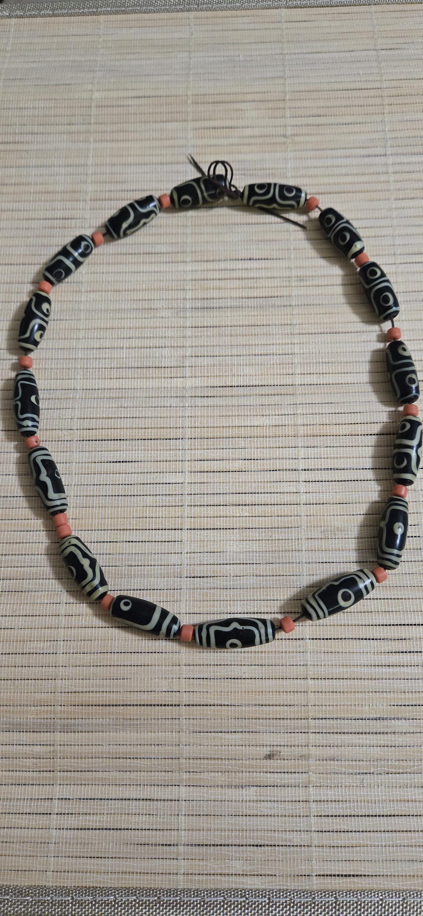 Vintage Tibetan agate beads from Nepal - 1 strand 16 beads - GM035A