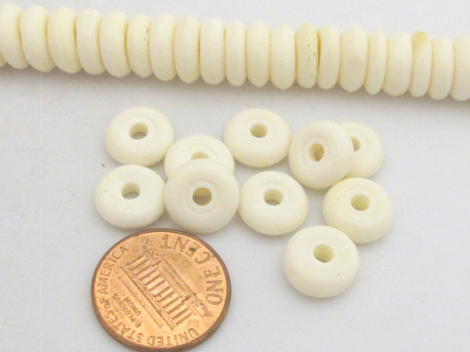 20 Beads - Cream color flat disc recycled cattle bone beads for malas - NB133A