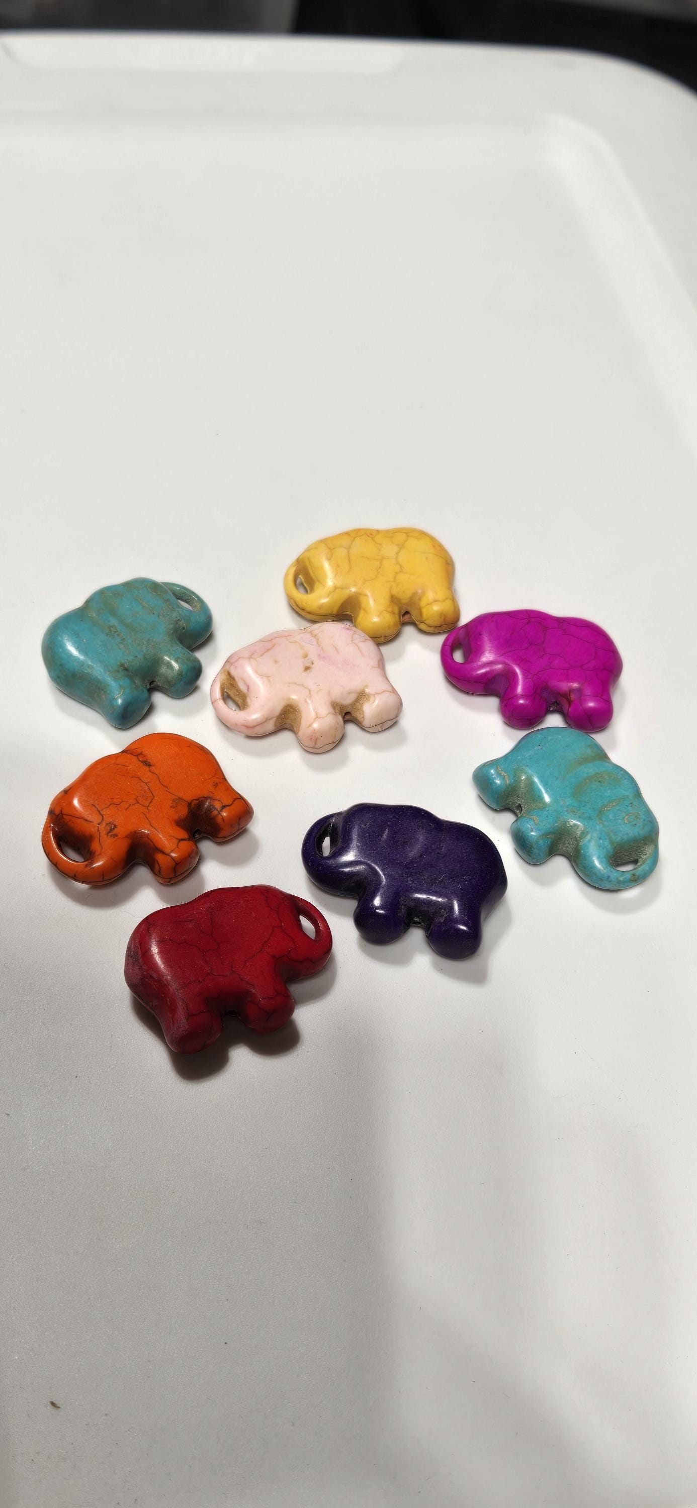 6 BEADS - Mix colors howlite elephant shape beads 34 mm x 25mm - GM316G