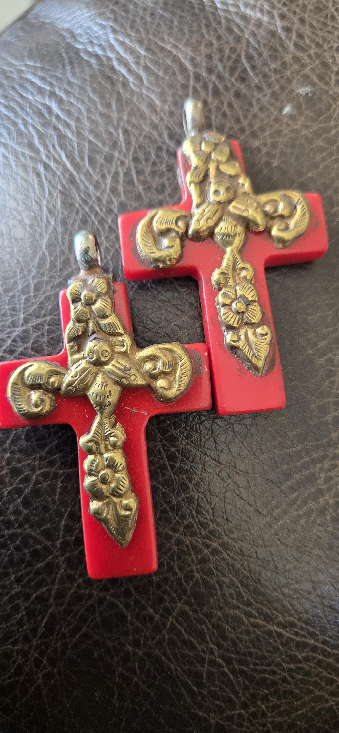 1 Pendant - Tibetan brass bee and floral design red tone resin cross pendant from Nepal - PM514C