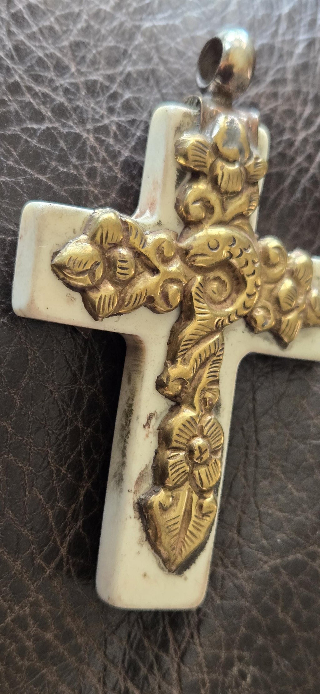 1 Pendant - Tibetan brass deer, fish and floral design cream color resin cross pendant crude finish from Nepal - PM514H