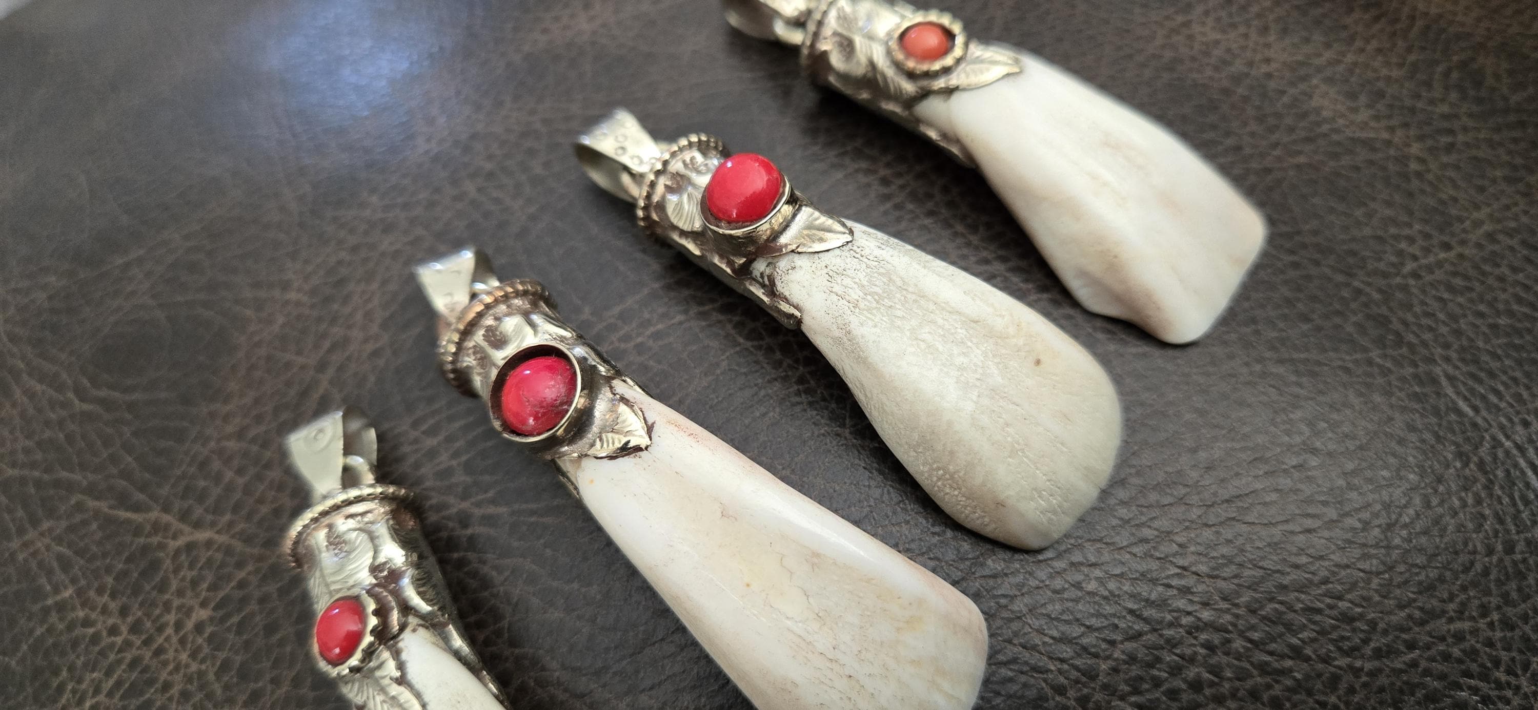 Ethnic Tibetan design buffalo tooth pendant nepal pendants - Nepalbeadshop - PB053H
