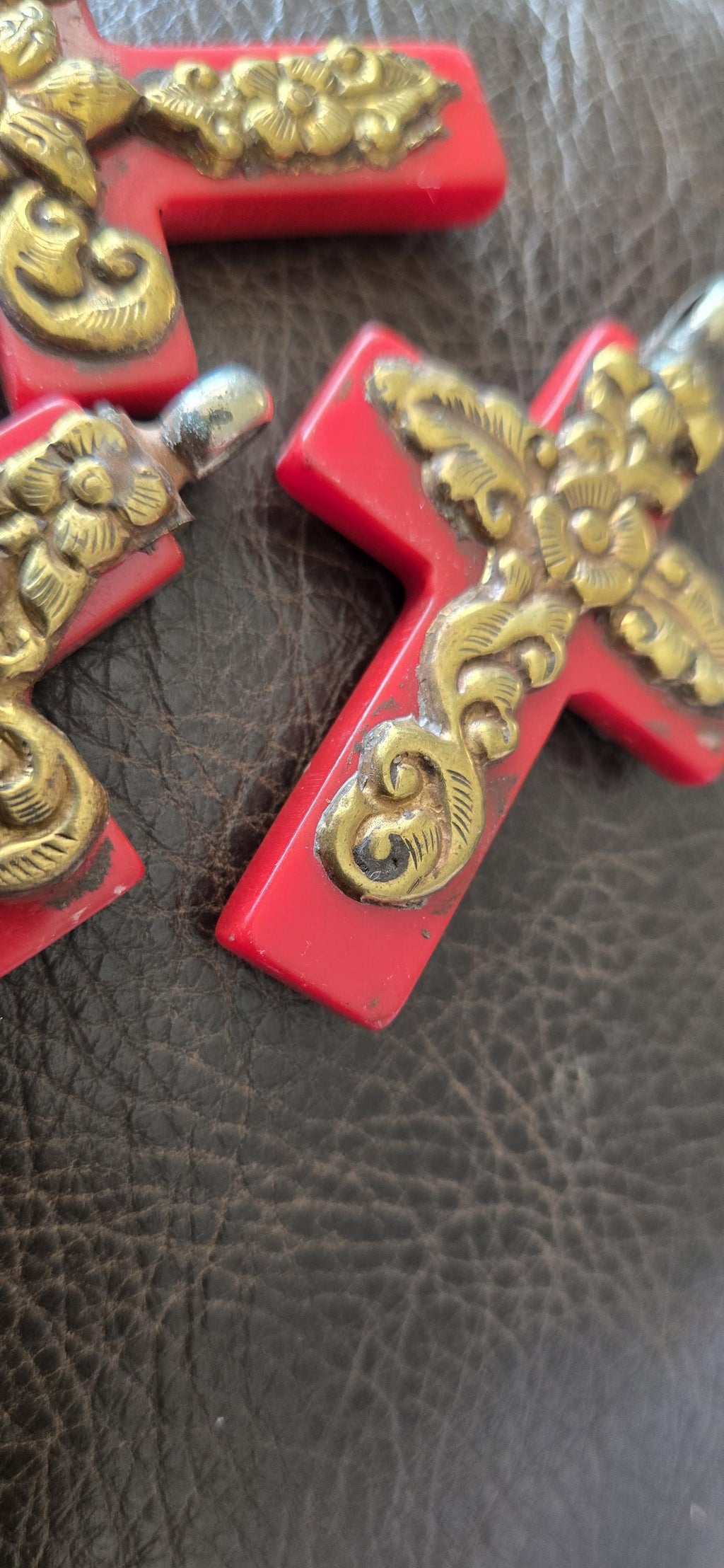 1 Pendant - Tibetan brass bee and floral design red tone resin cross pendant from Nepal - PM514C