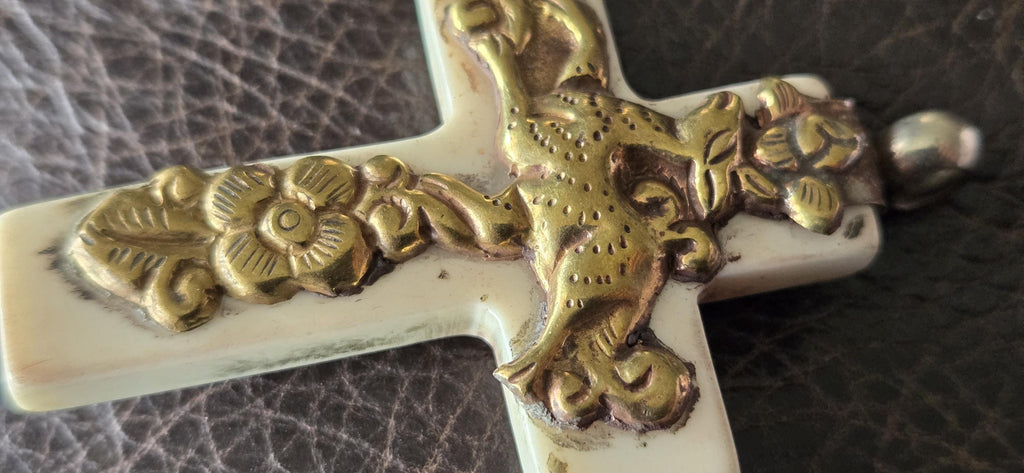 1 Pendant - Tibetan brass deer, fish and floral design cream color resin cross pendant crude finish from Nepal - PM514H