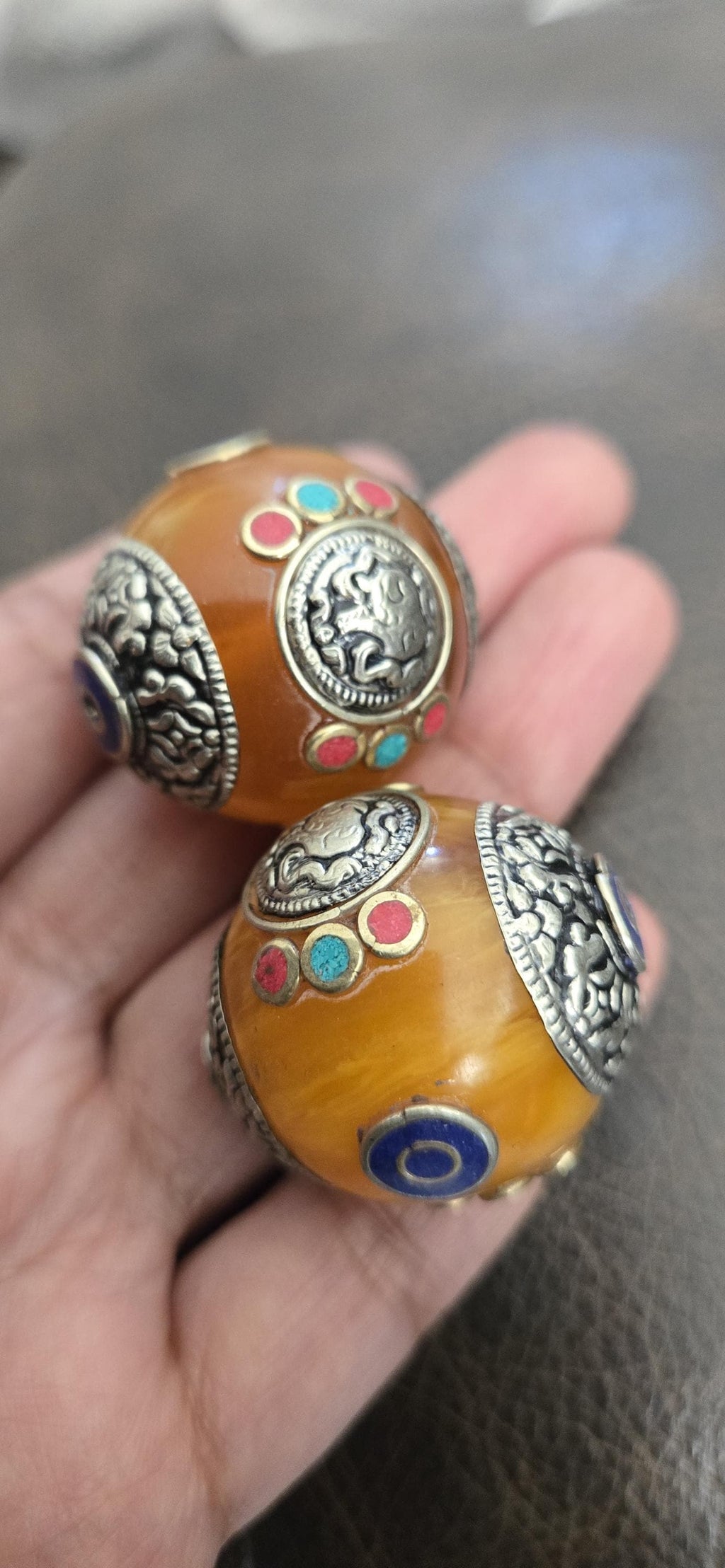 1 bead - Large Honey Resin Bead with Tibetan Conch Shell (Shankha) Ashtamangala Design, Capped Nepal Bead double dorje design BD788H