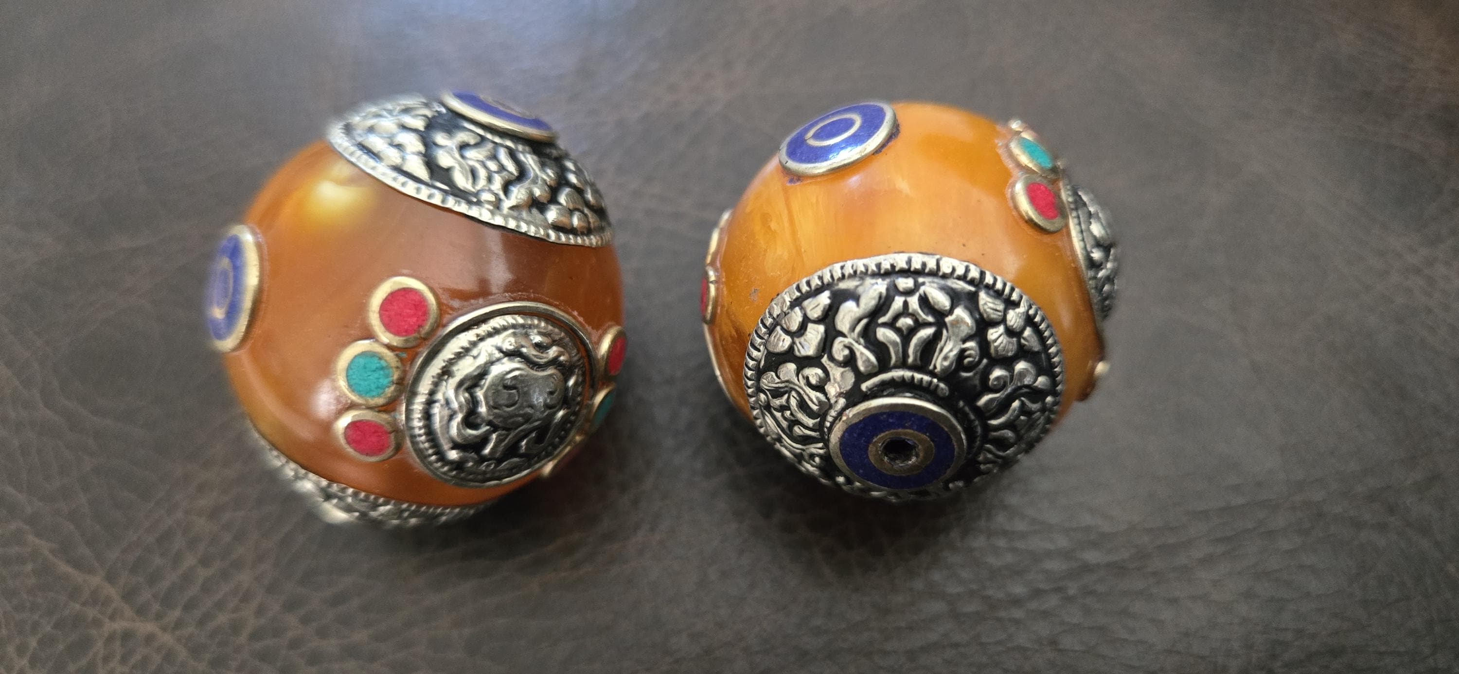1 bead - Large Honey Resin Bead with Tibetan Conch Shell (Shankha) Ashtamangala Design, Capped Nepal Bead double dorje design BD788H