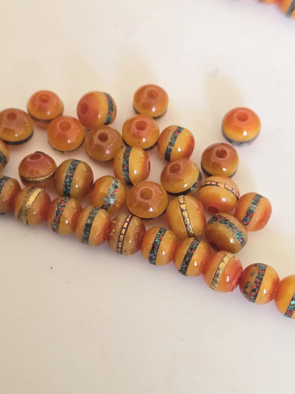 20 beads - 8 mm Tibetan honey yellow resin beads with brass turquoise inlay - Nepal beads - ML005K