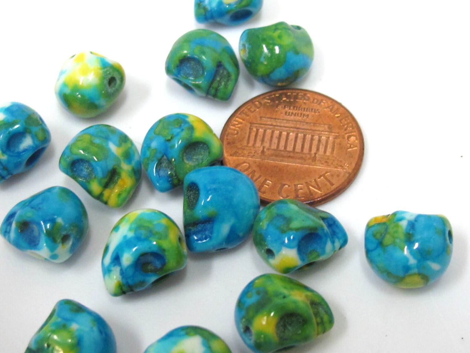 4 Beads - Teal Blue color dyed jade small skull beads - GM374B