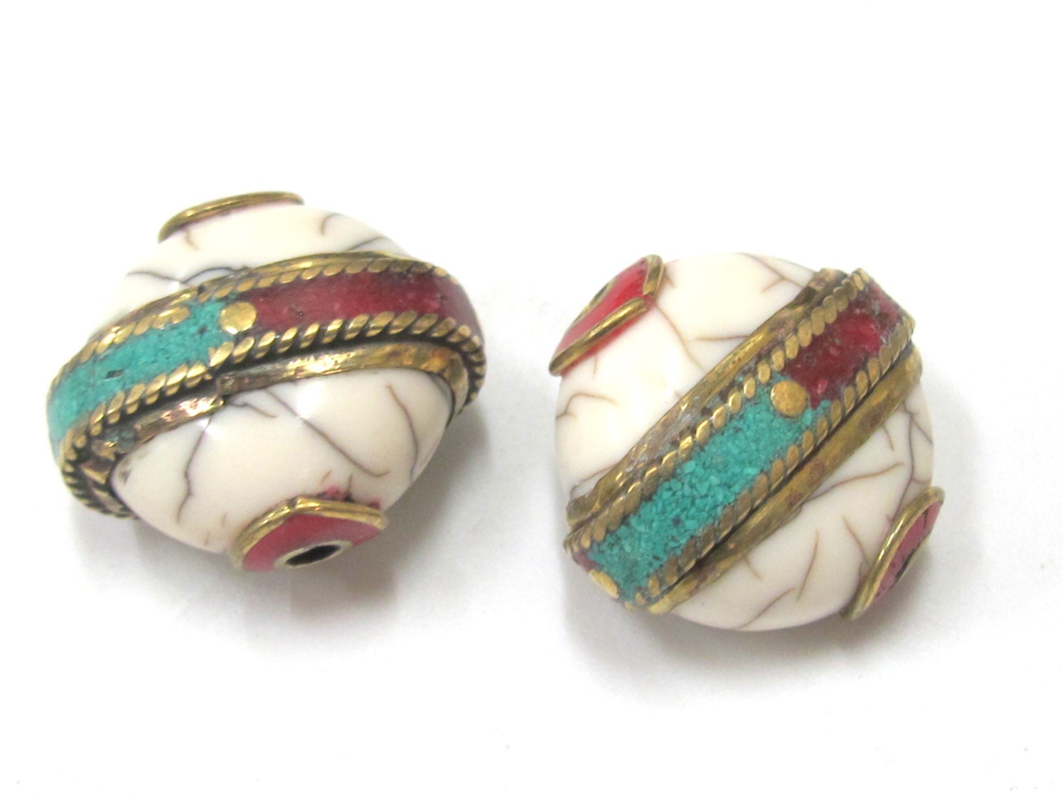 Tibetan White crackle resin bead with turquoise and inlay - 1 bead - BD423