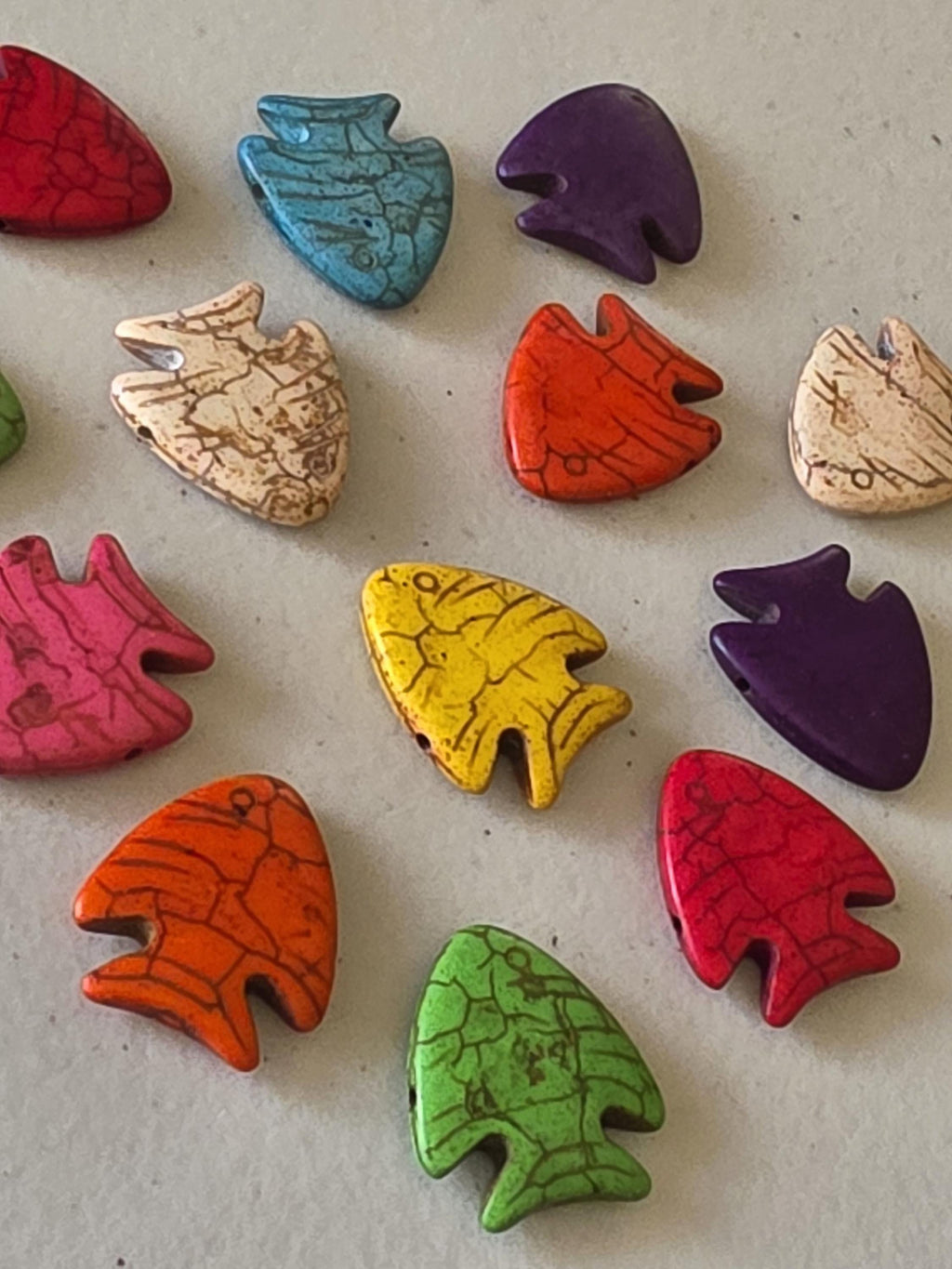 8 beads - Mix colors Fish shape magnesite beads - GM301