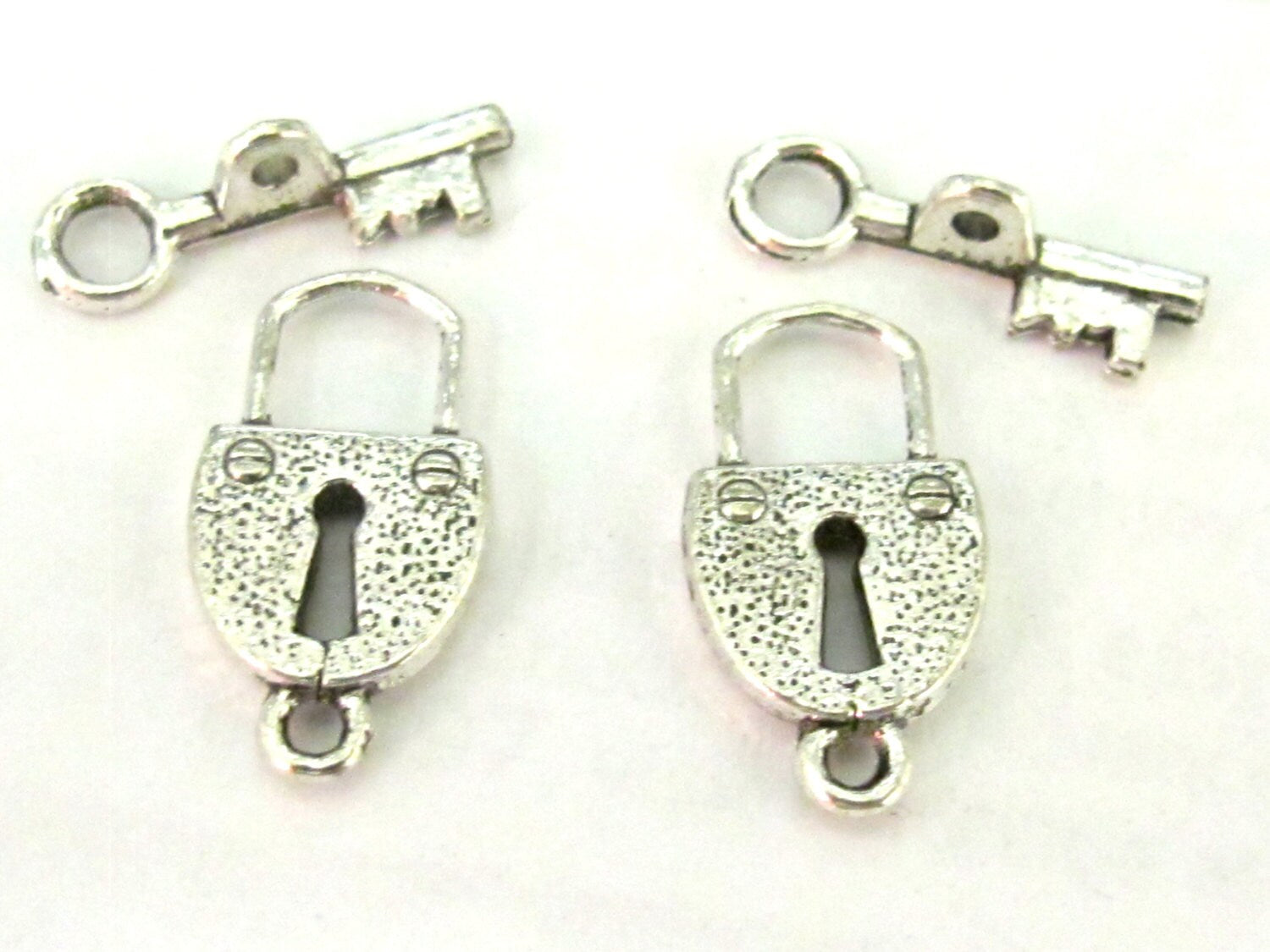 4 clasp sets - Lock and Key shape antiqued silver tone toggle clasp - BD770