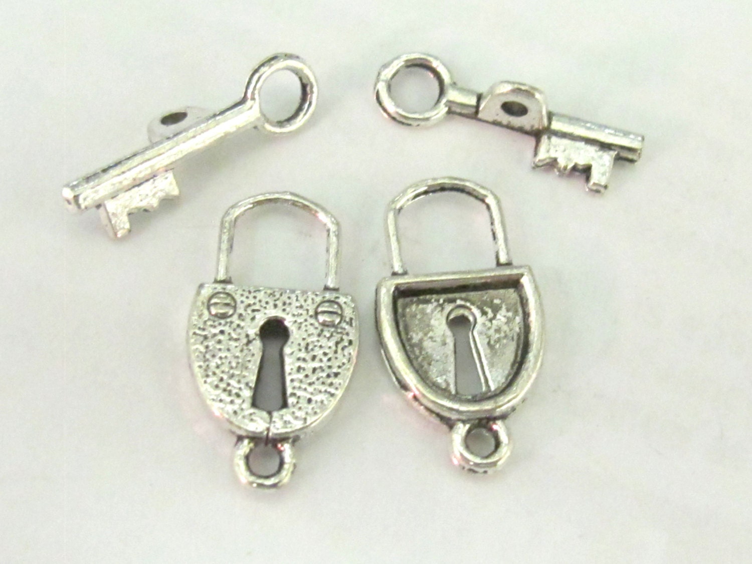 4 clasp sets - Lock and Key shape antiqued silver tone toggle clasp - BD770