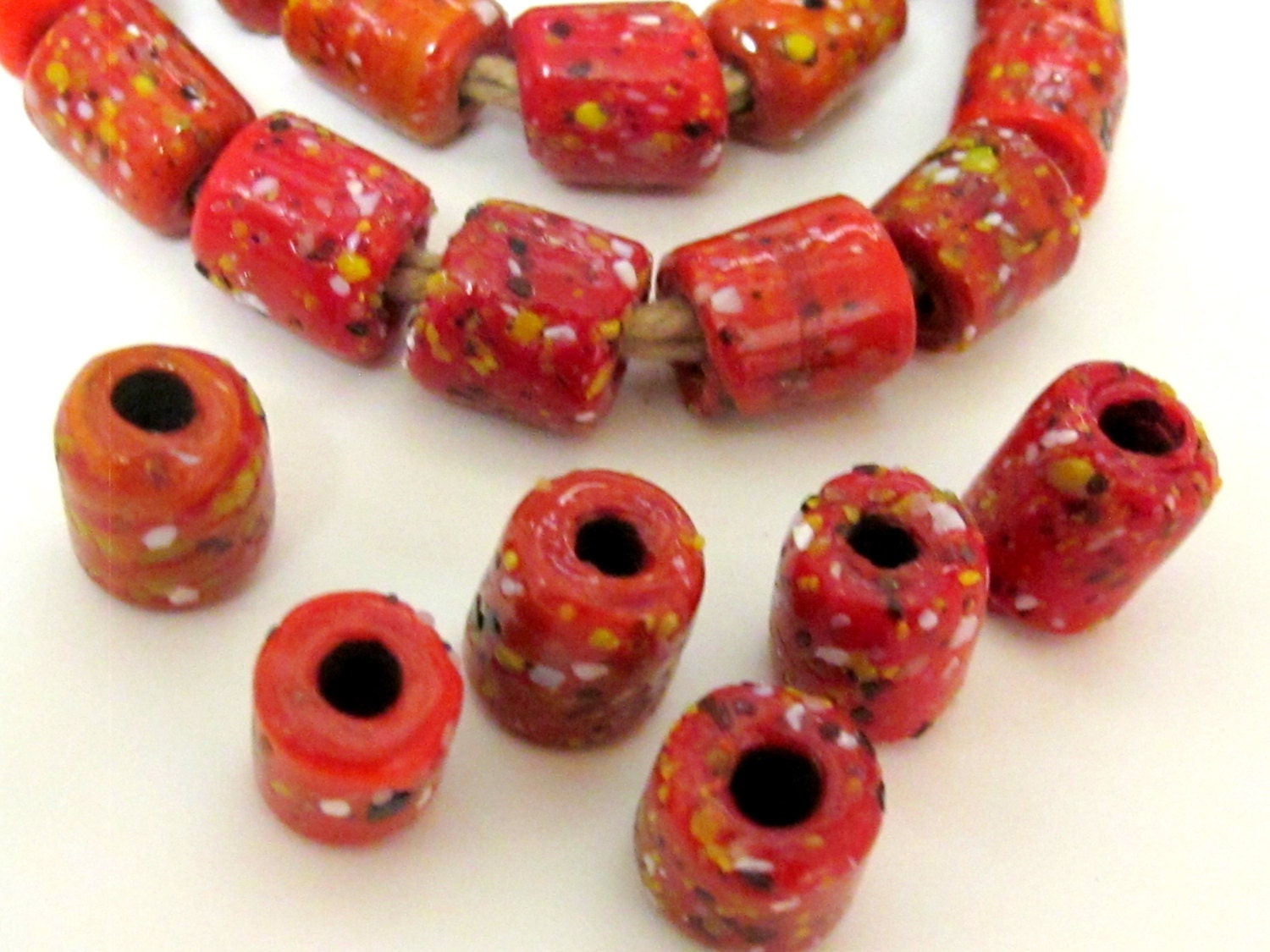 10 BEADS - Ethnic Thick nepalese sherpa glass beads - BD830
