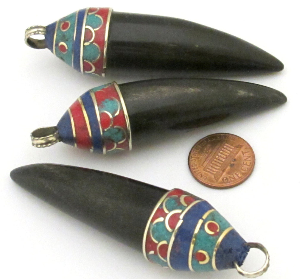 Ethnic Tibetan pendant -1 piece - Ethnic tibetan upcycled cattle horn bone pendant with brass cap and turquoise coral inlay - PM362