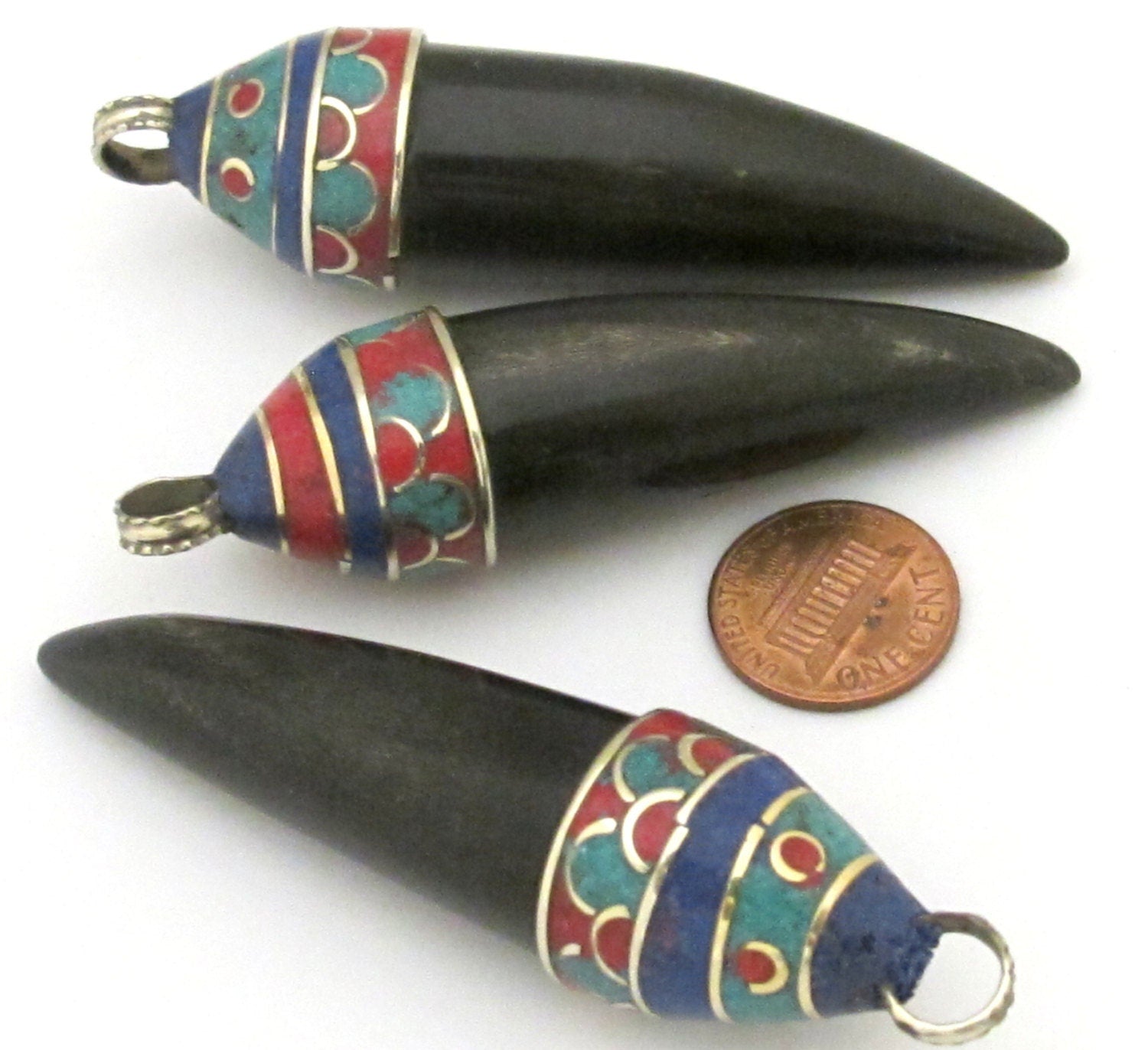 Ethnic Tibetan pendant -1 piece - Ethnic tibetan upcycled cattle horn bone pendant with brass cap and turquoise coral inlay - PM362