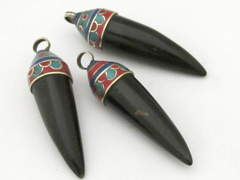 Ethnic Tibetan pendant -1 piece - Ethnic tibetan upcycled cattle horn bone pendant with brass cap and turquoise coral inlay - PM362