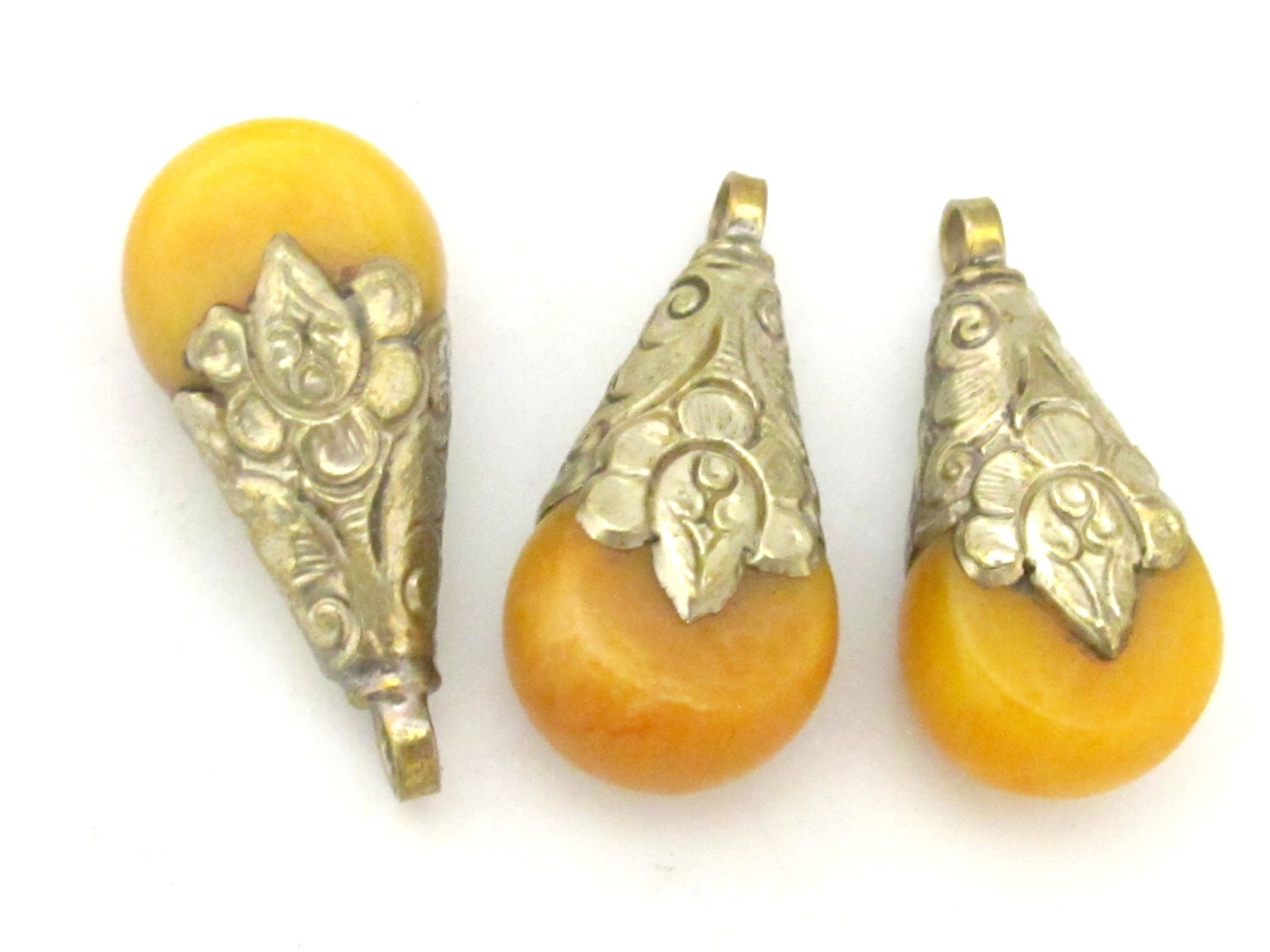 1 Pendant - Reversible Small medium ethnic Tibetan silver copal resin pendant with lotus floral design bail - PM367