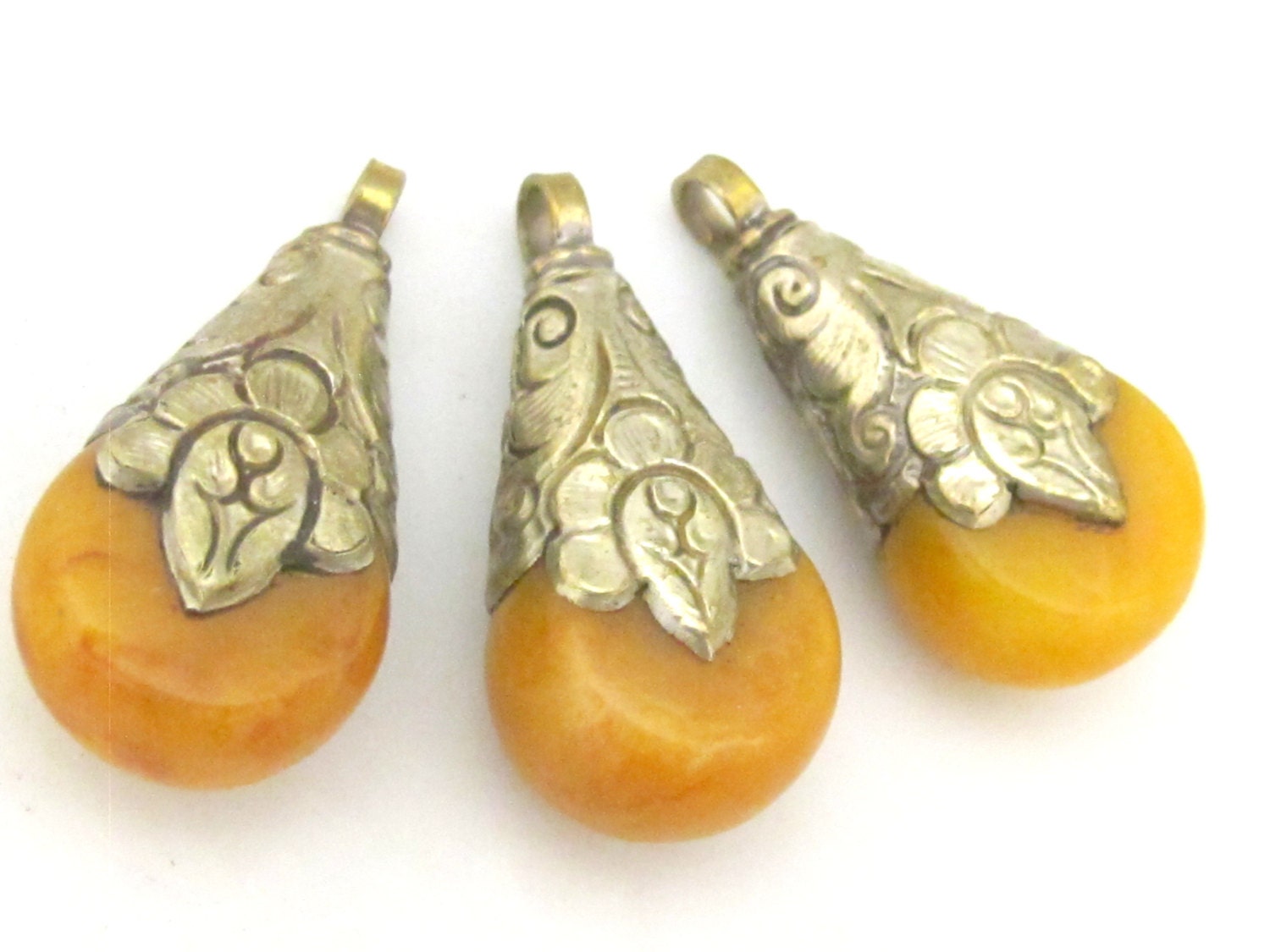 1 Pendant - Reversible Small medium ethnic Tibetan silver copal resin pendant with lotus floral design bail - PM367