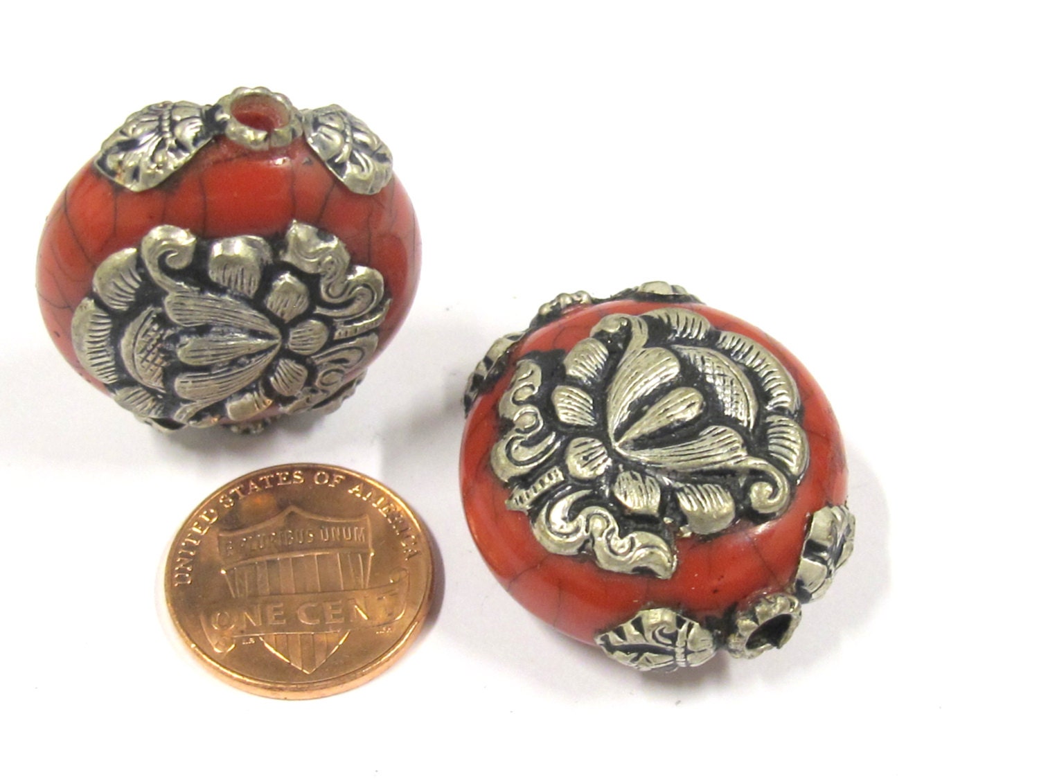 1 Bead - Beautiful large reversible red crackle resin Tibetan silver Lotus flower bead - BD792