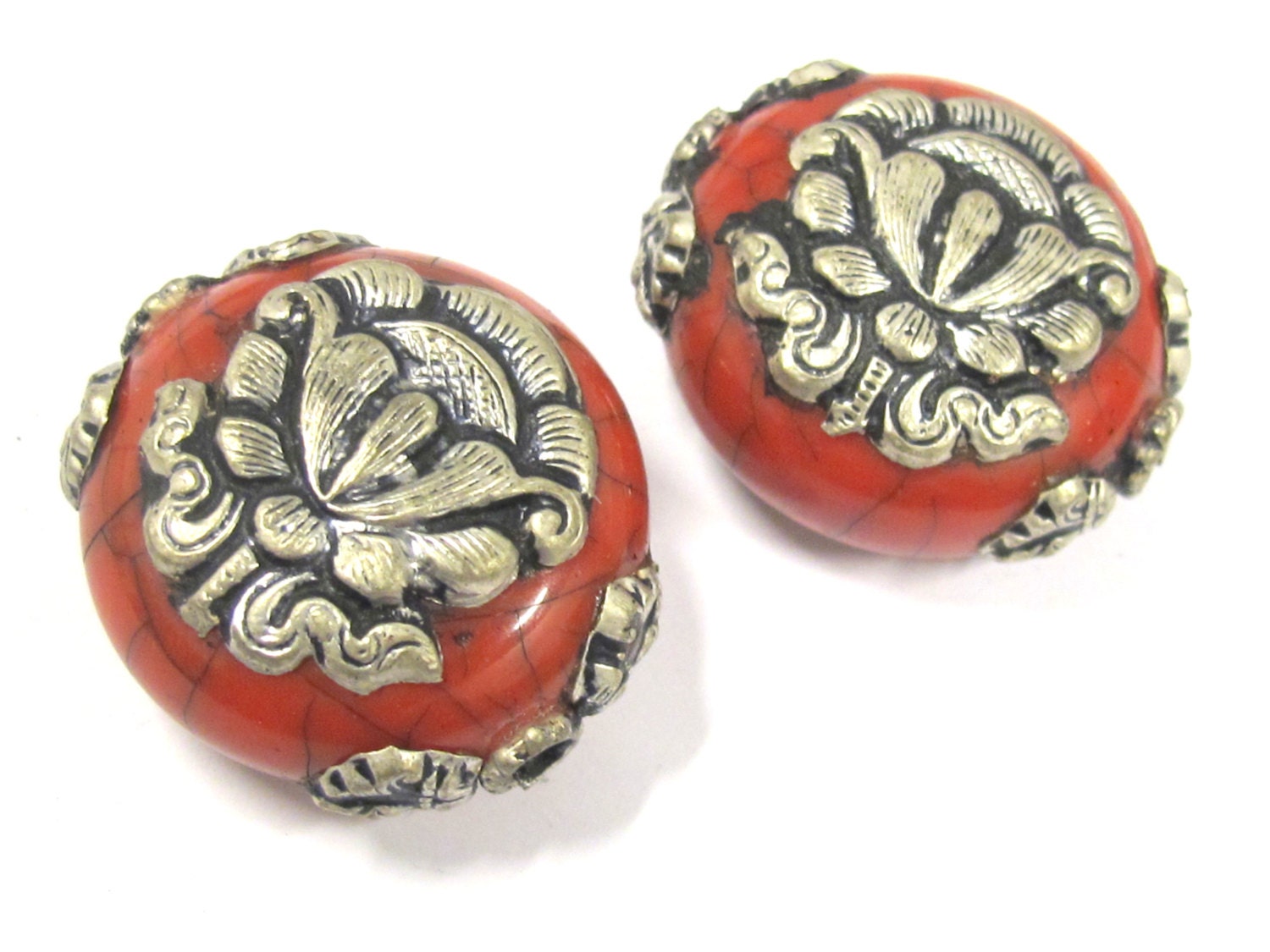 1 Bead - Beautiful large reversible red crackle resin Tibetan silver Lotus flower bead - BD792